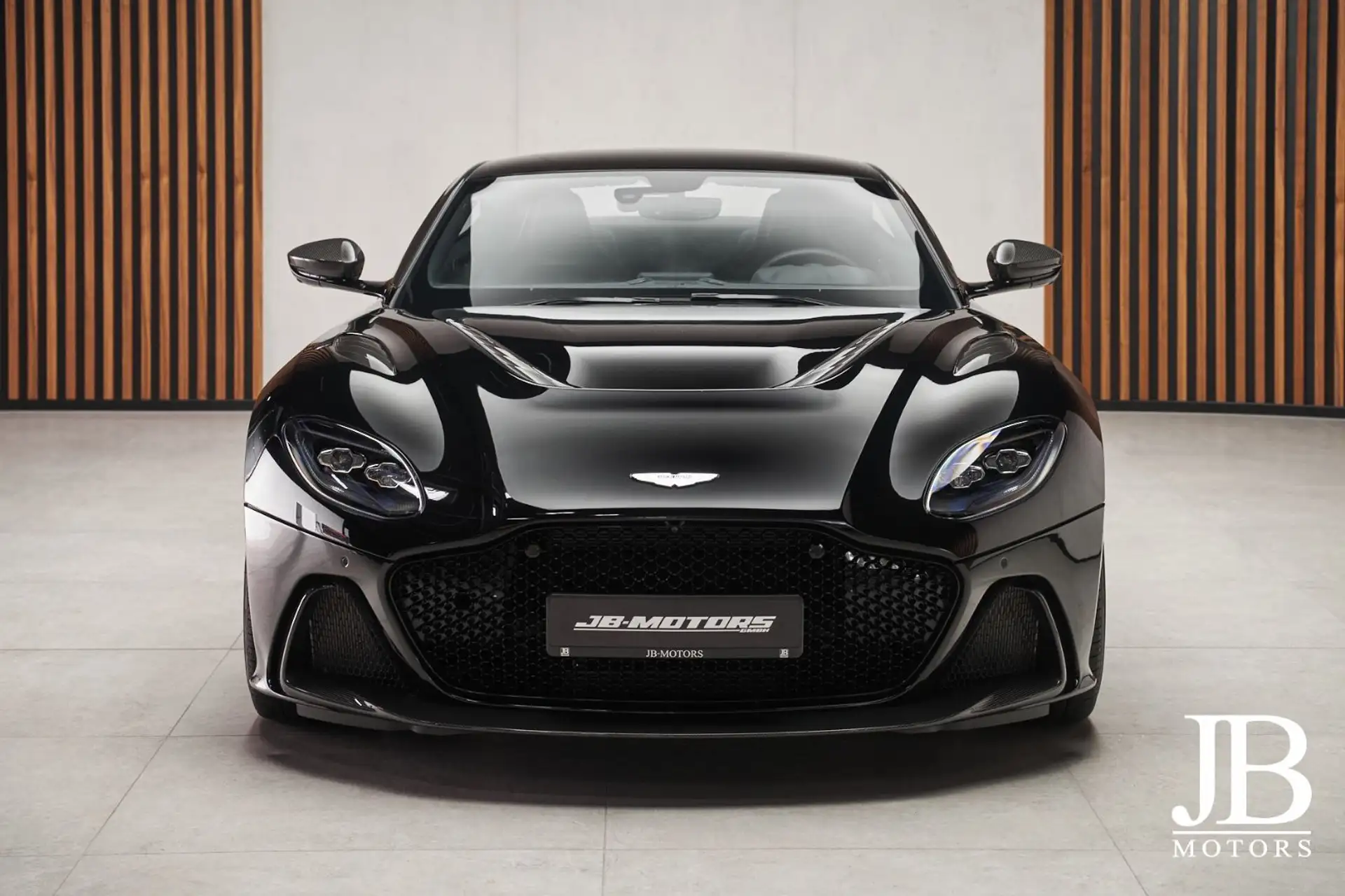 애스턴마틴 DBS Coupe 2023 검정 사진 4