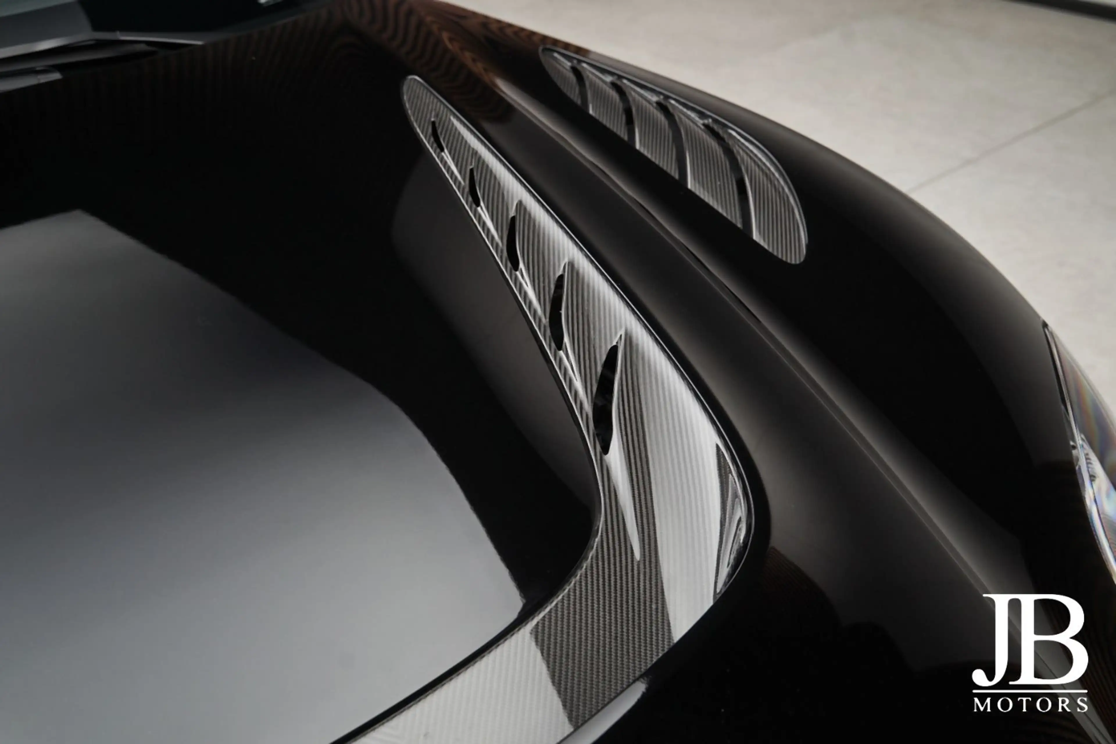 Aston Martin DBS V12 770 Ultimate Carbon Performance Seats — photo 9