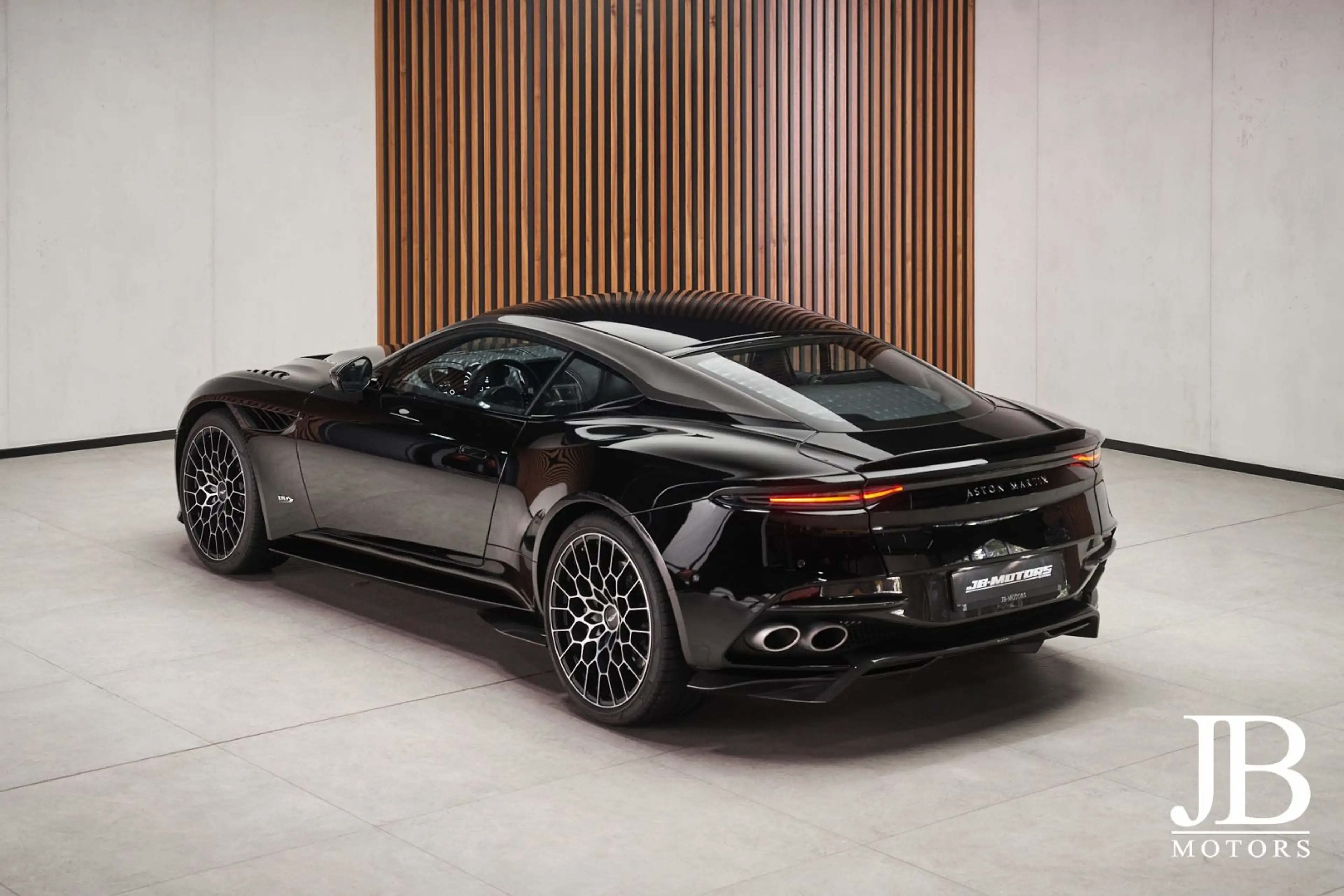 Aston Martin DBS V12 770 Ultimate Carbon Performance Seats — photo 2