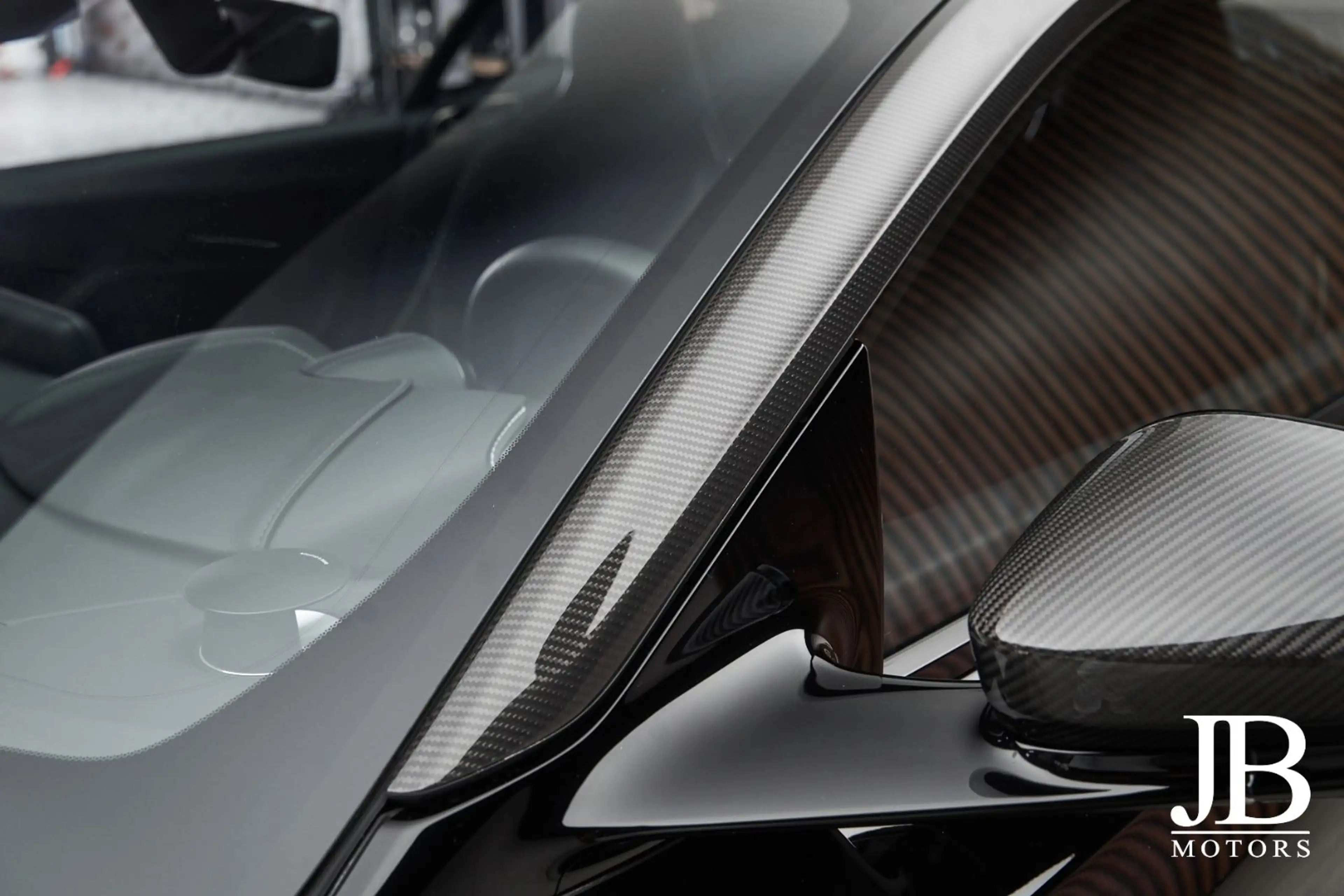 Aston Martin DBS V12 770 Ultimate Carbon Performance Seats — photo 14
