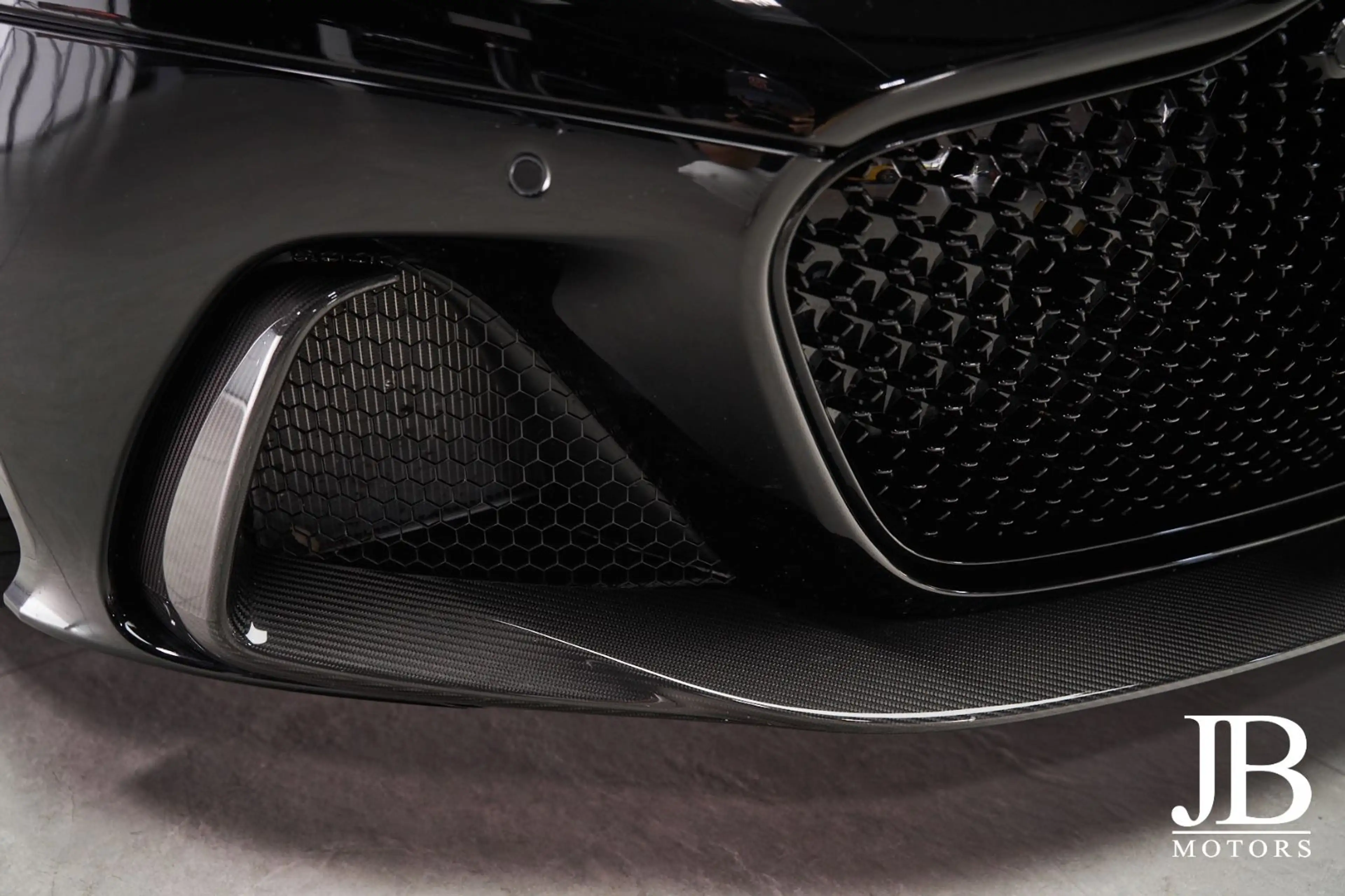 Aston Martin DBS V12 770 Ultimate Carbon Performance Seats — photo 12