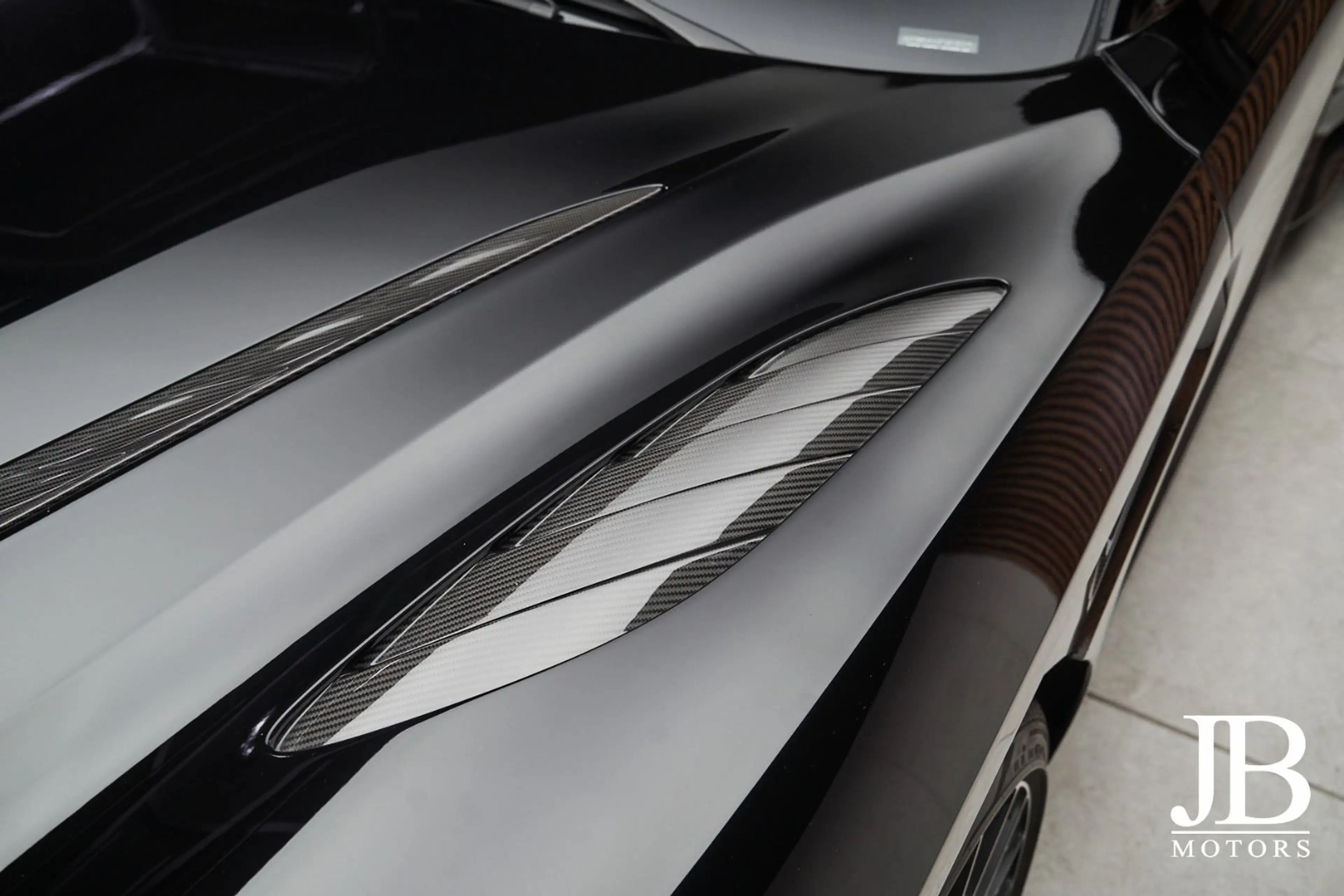 Aston Martin DBS V12 770 Ultimate Carbon Performance Seats — photo 13
