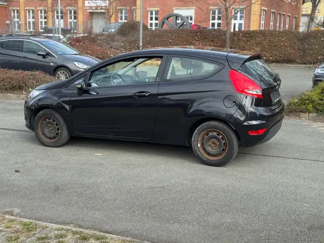 Ford Fiesta view 3