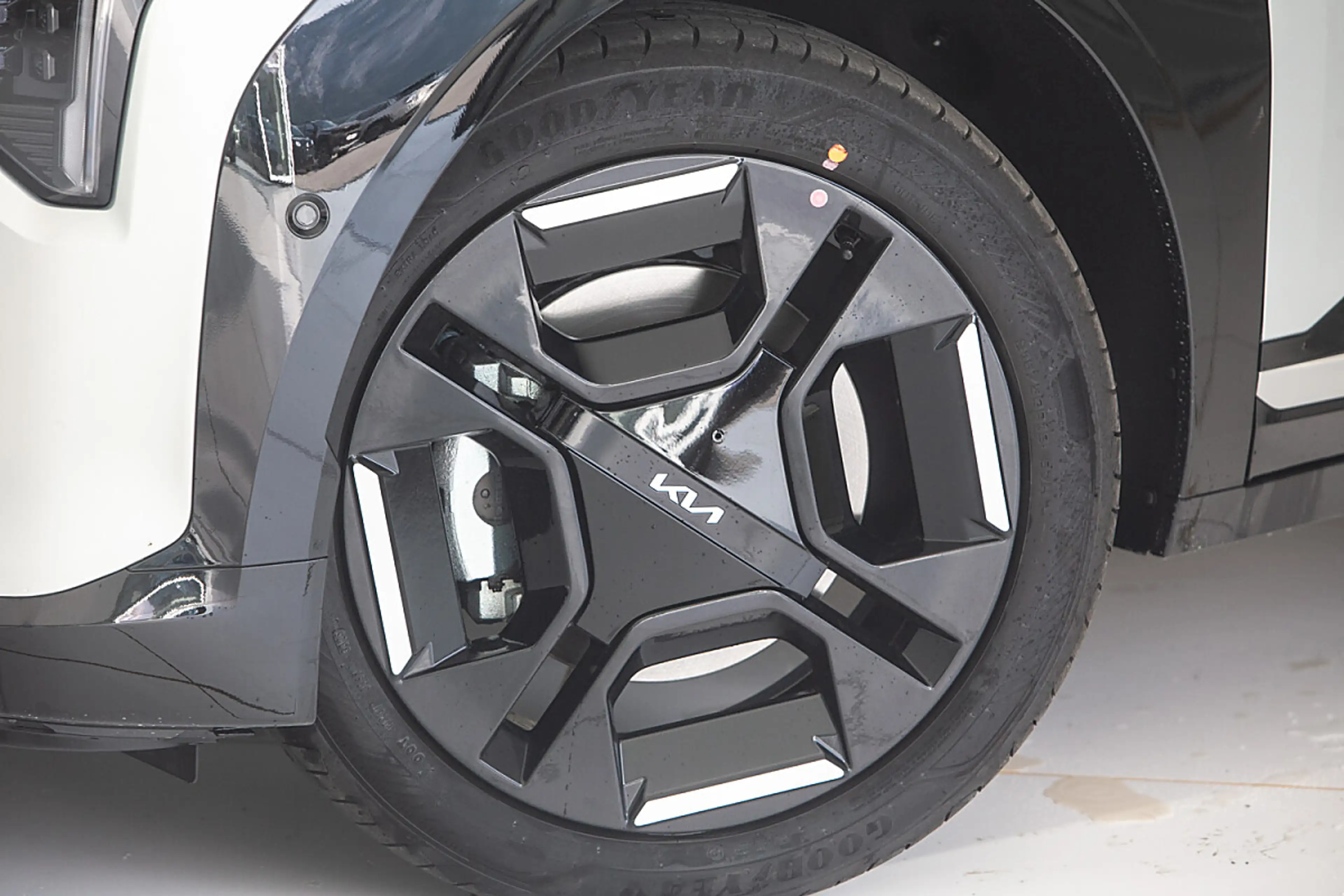 Kia EV3 AWD 81,4kWh GT-Line — photo 4