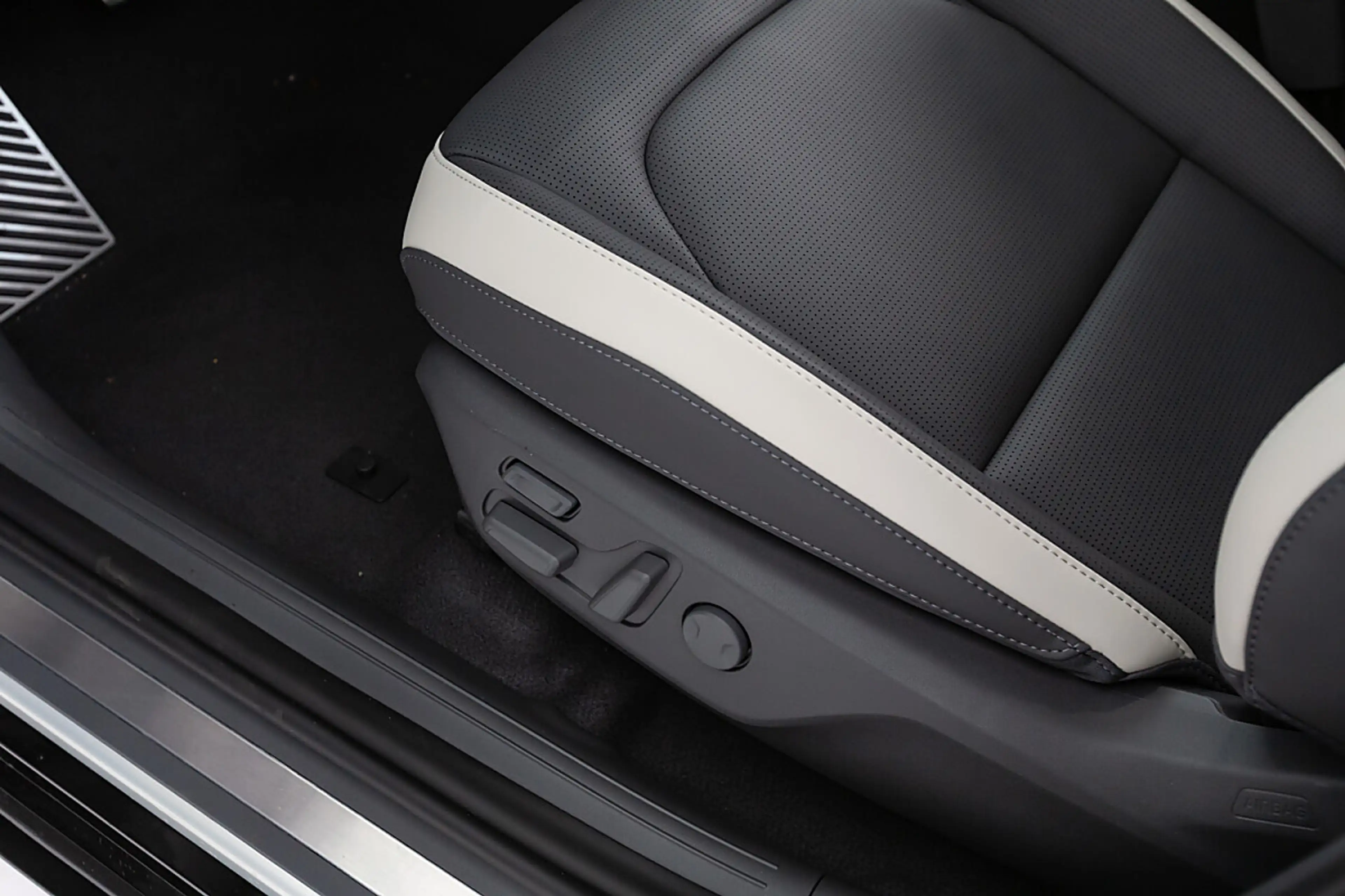 Kia EV3 AWD 81,4kWh GT-Line — photo 13