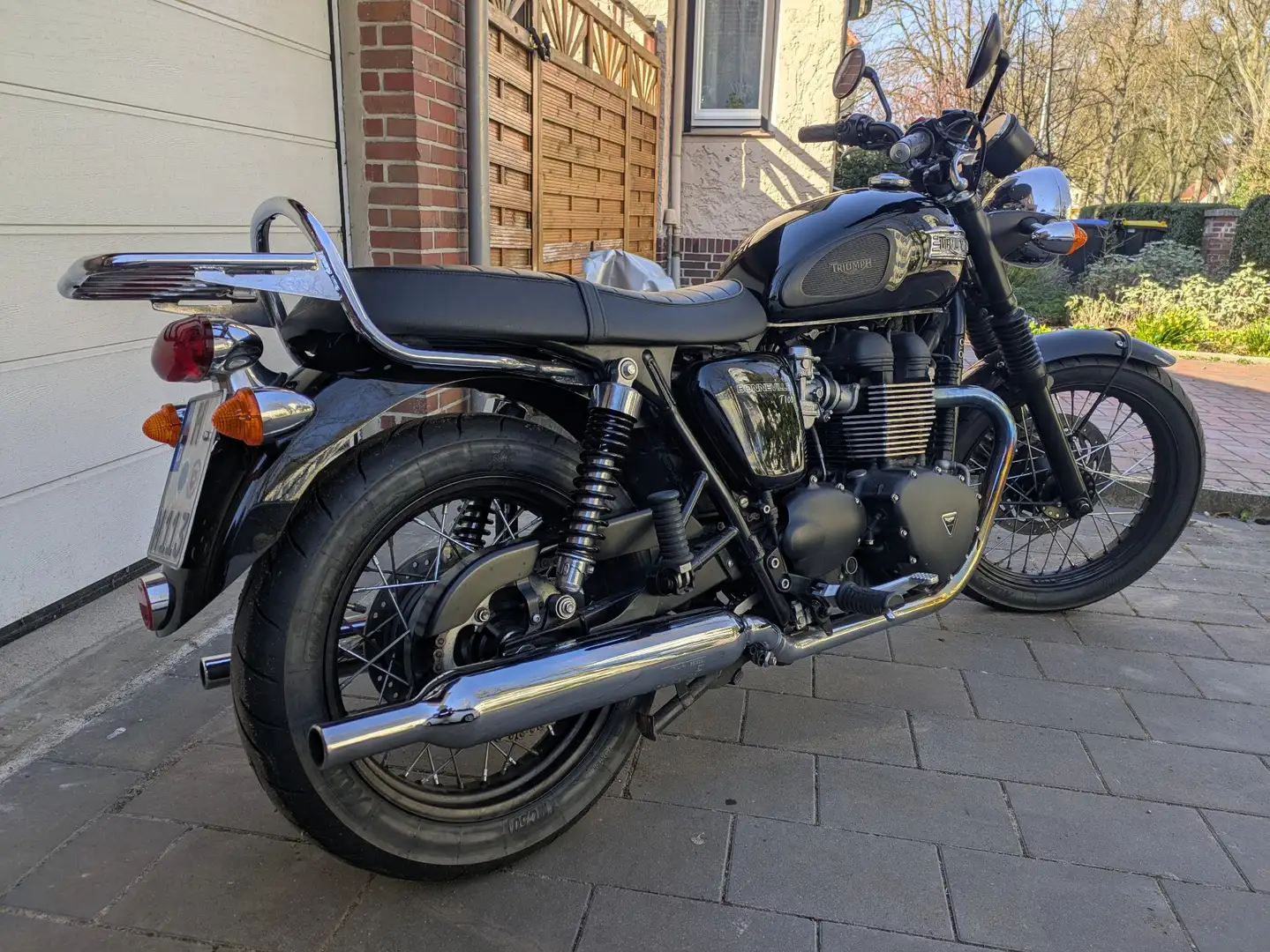 Triumph Bonneville T100 Negro - 2