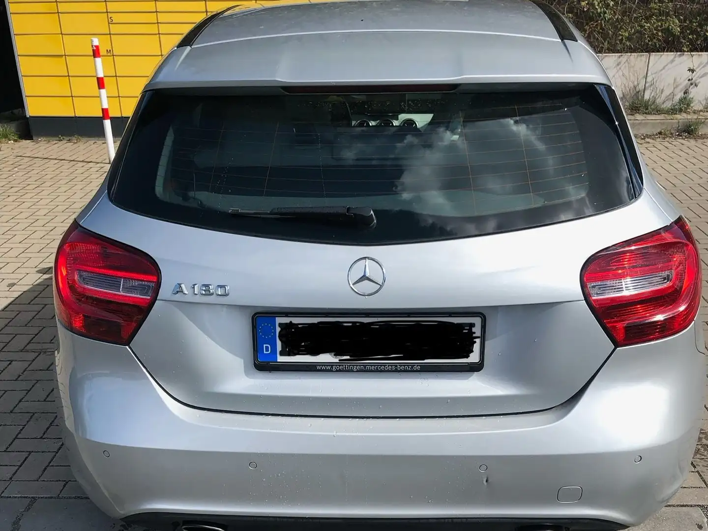 Mercedes-Benz A 180 A 180 (BlueEFFICIENCY) 7G-DCT Urban Srebrny - 2