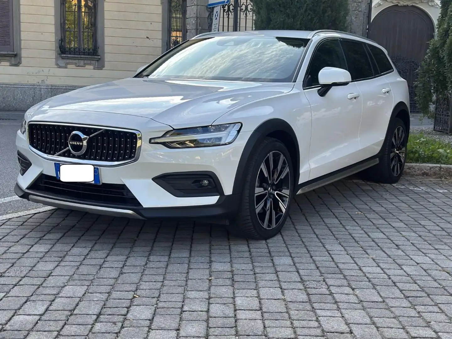 Volvo V60 Cross Country B4 (d) AWD Mild Hybrid Geartronic Bus. Pro Line Blanc - 1
