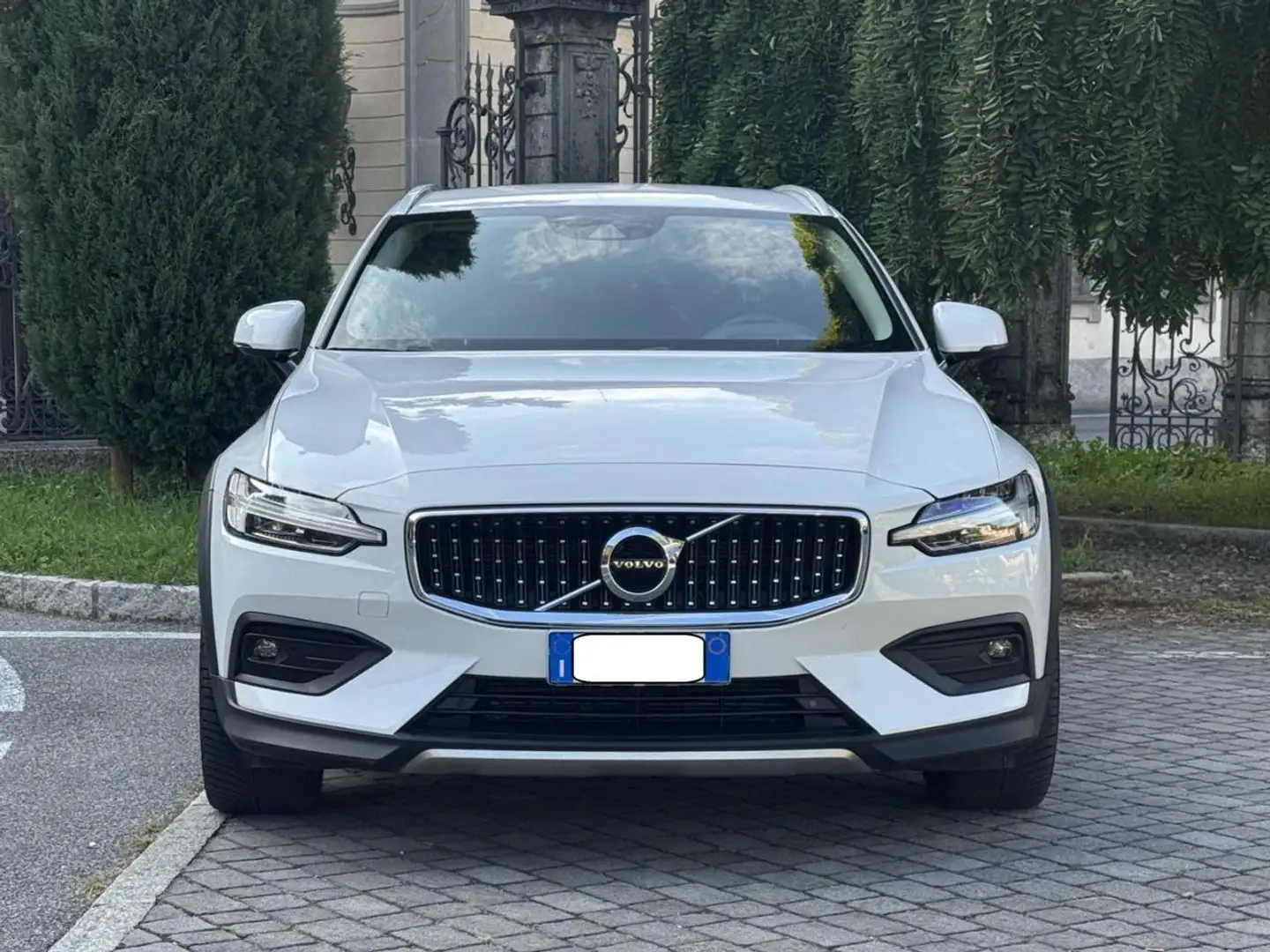 Volvo V60 Cross Country B4 (d) AWD Mild Hybrid Geartronic Bus. Pro Line Blanc - 2