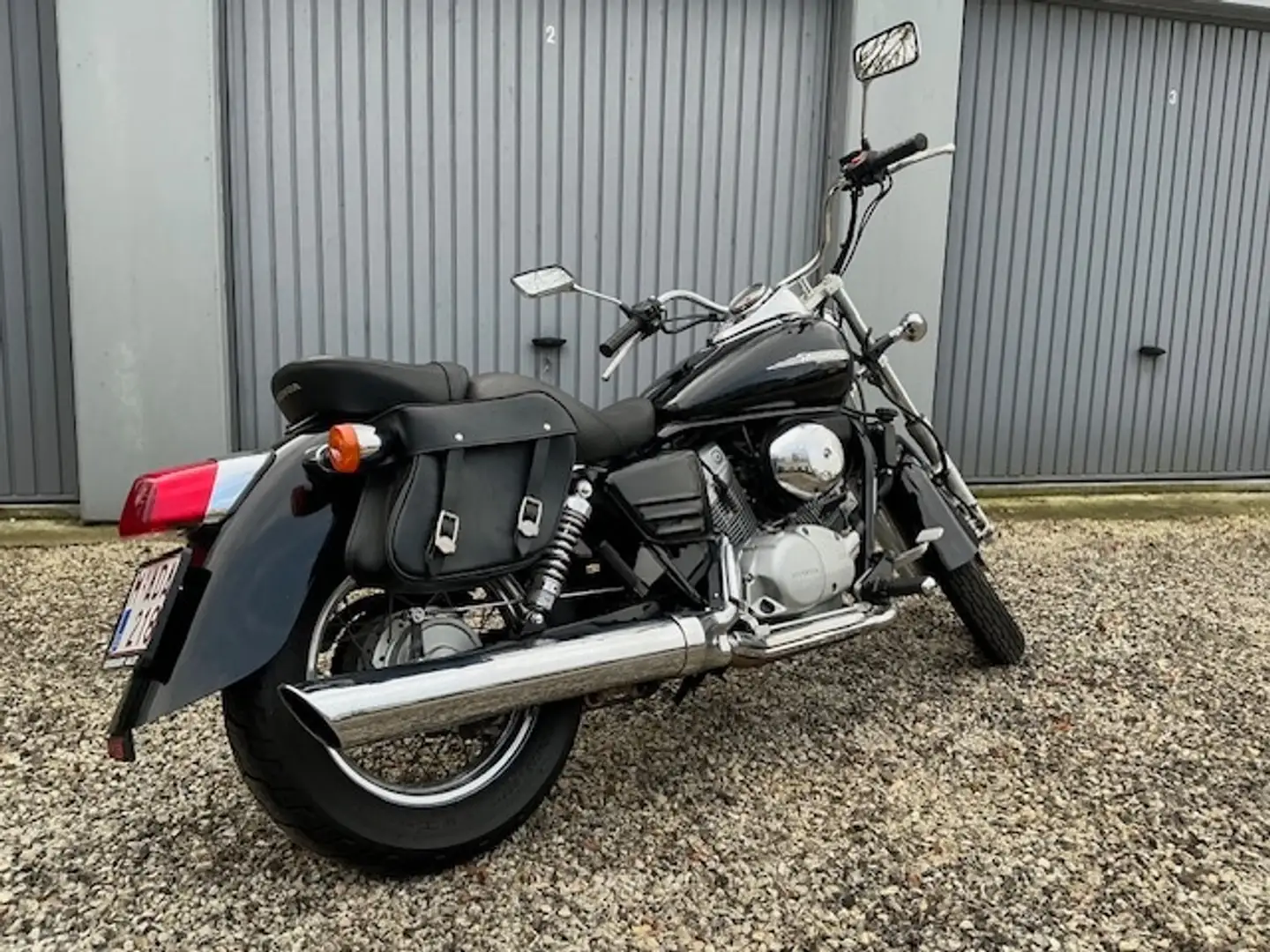 Honda Shadow 125 Schwarz - 2