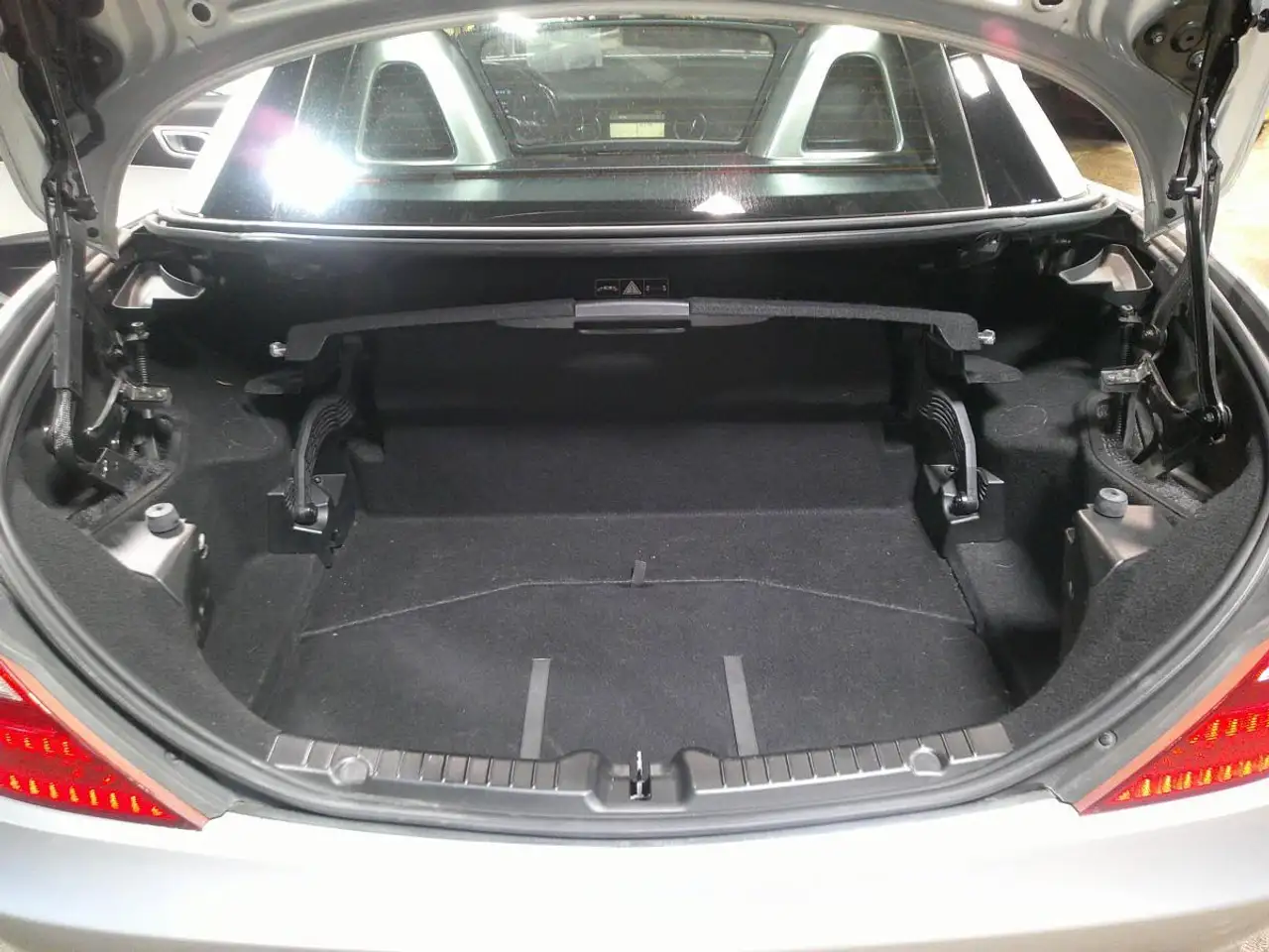 Mercedes-Benz SLK снимка Mercedes-Benz SLK