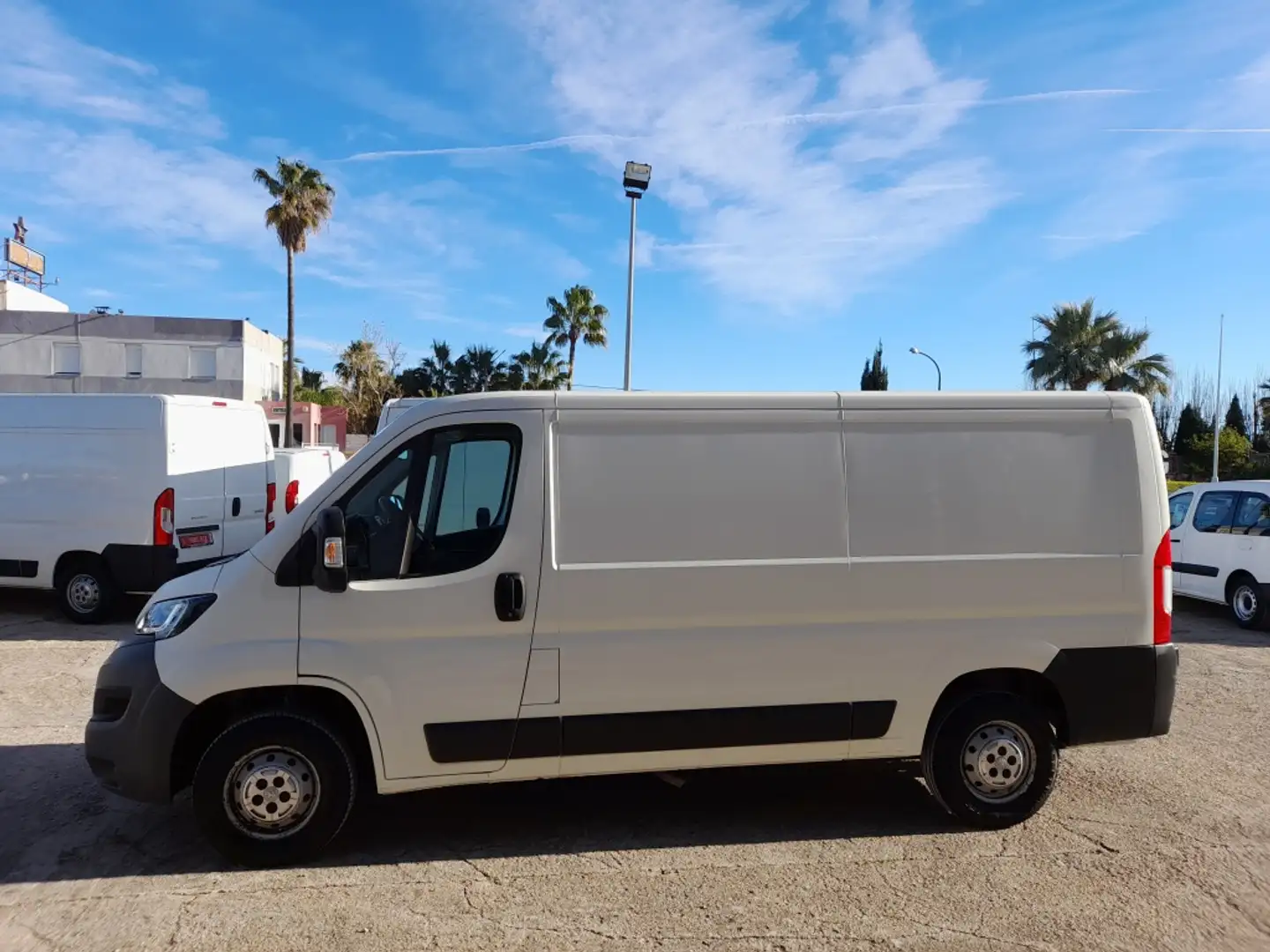 Peugeot Boxer Furgón 2.0BlueHDI 333 L2H1 130 Weiß - 2