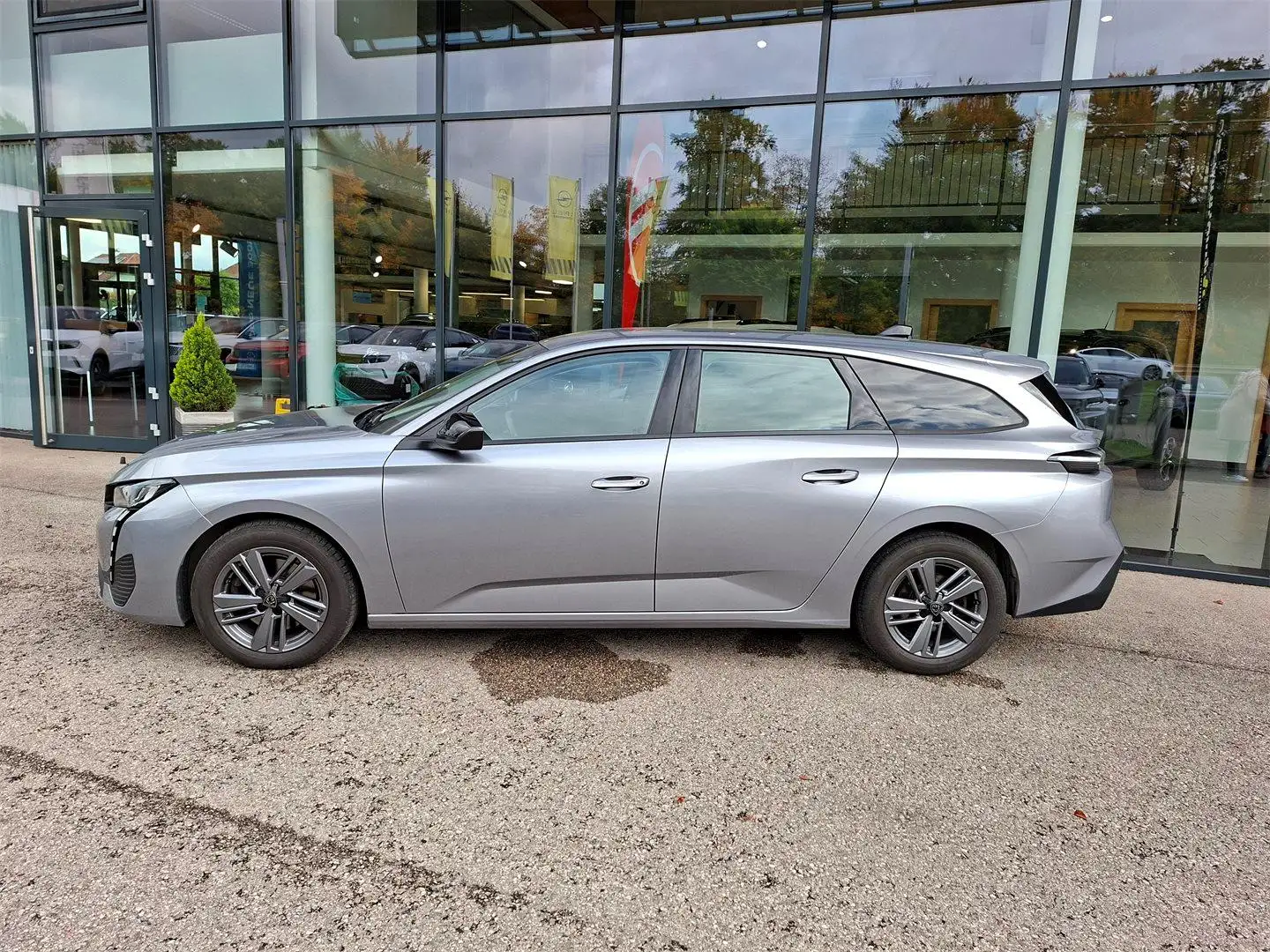 Peugeot 308 SW Active Pack PureTech 130 EAT8 Silber - 2