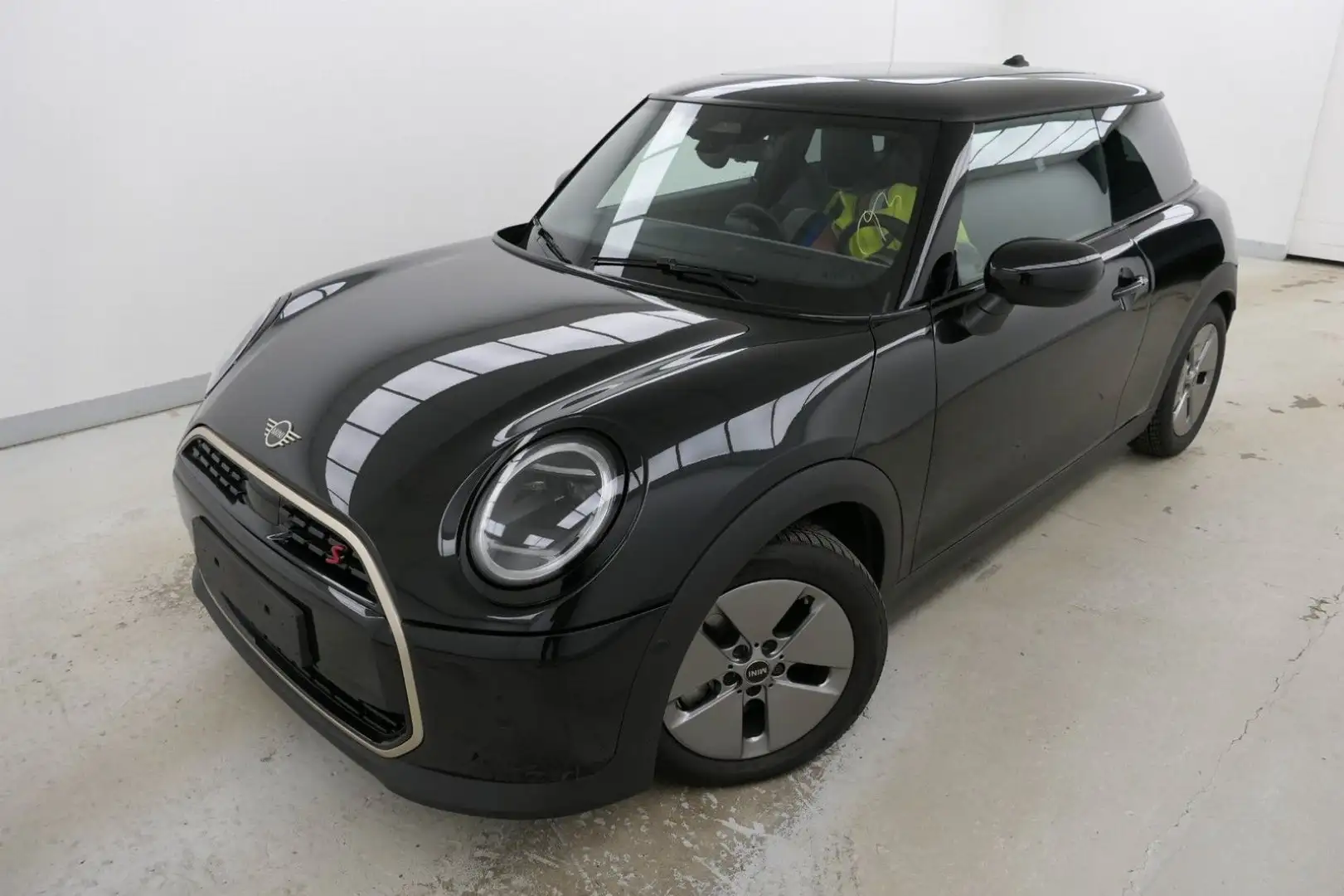 MINI Cooper S Favoured Trim 3trg. PANO HuD SHZ QI Schwarz - 2