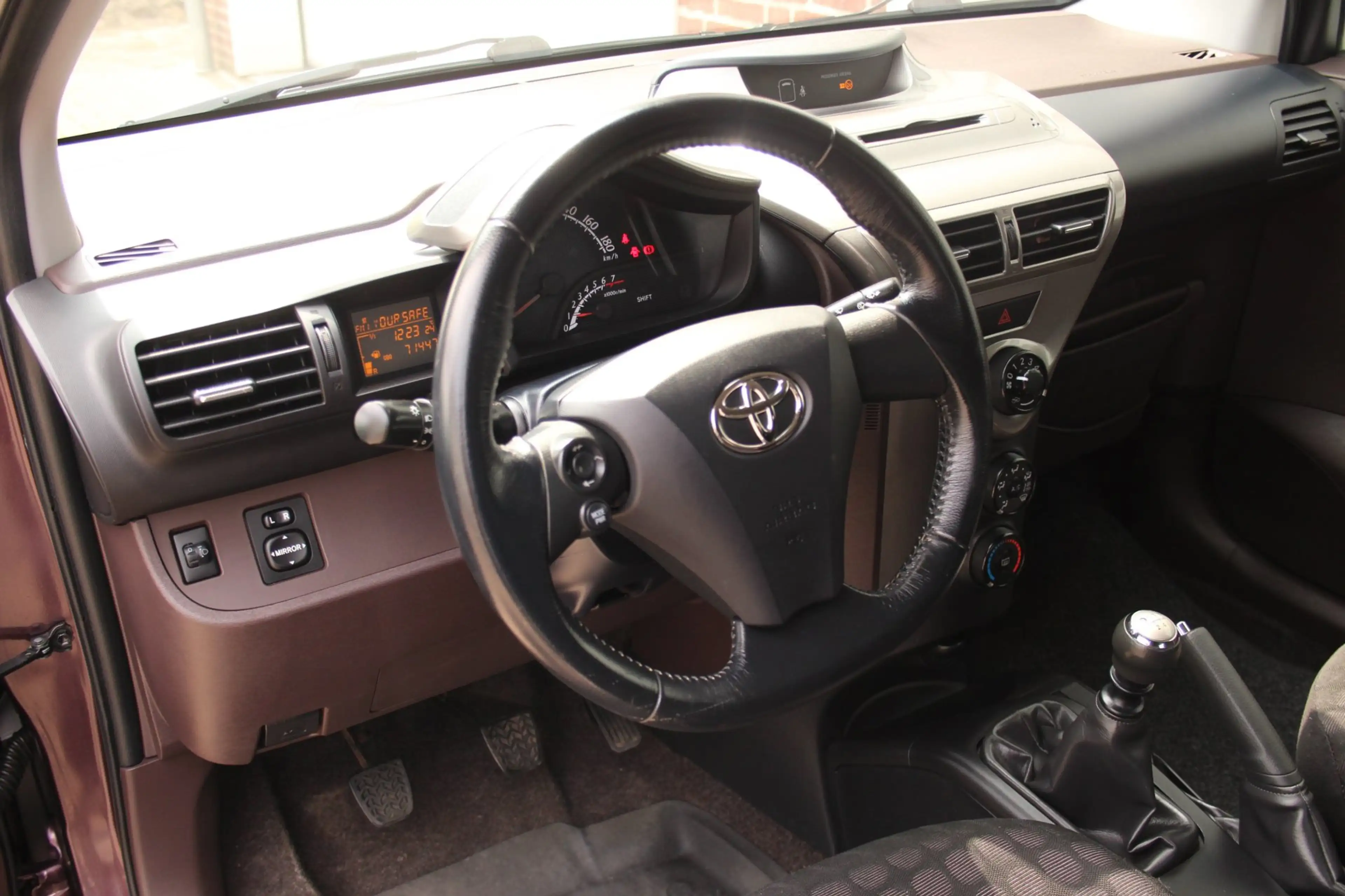 Toyota iQ 1.0 VVTi Comfort * Airco / LM / 71.447Km * — photo 10