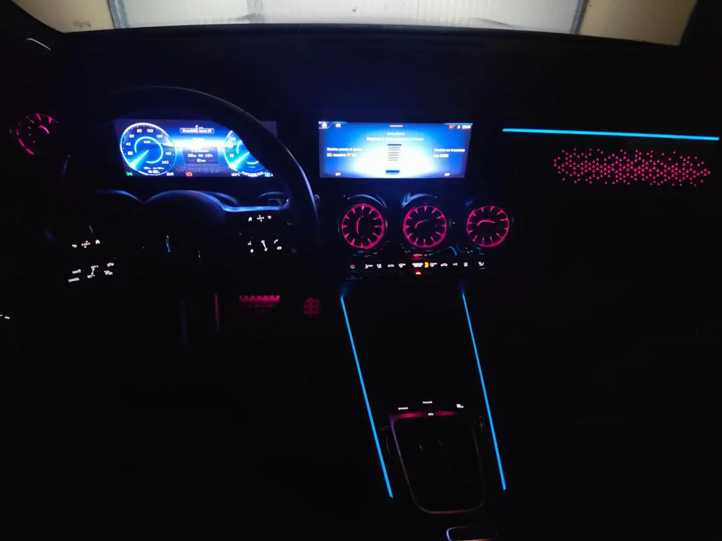 Mercedes-Benz EQA 250+ AMG LINE 2024 TETTO RESTYLING Bianco - 2