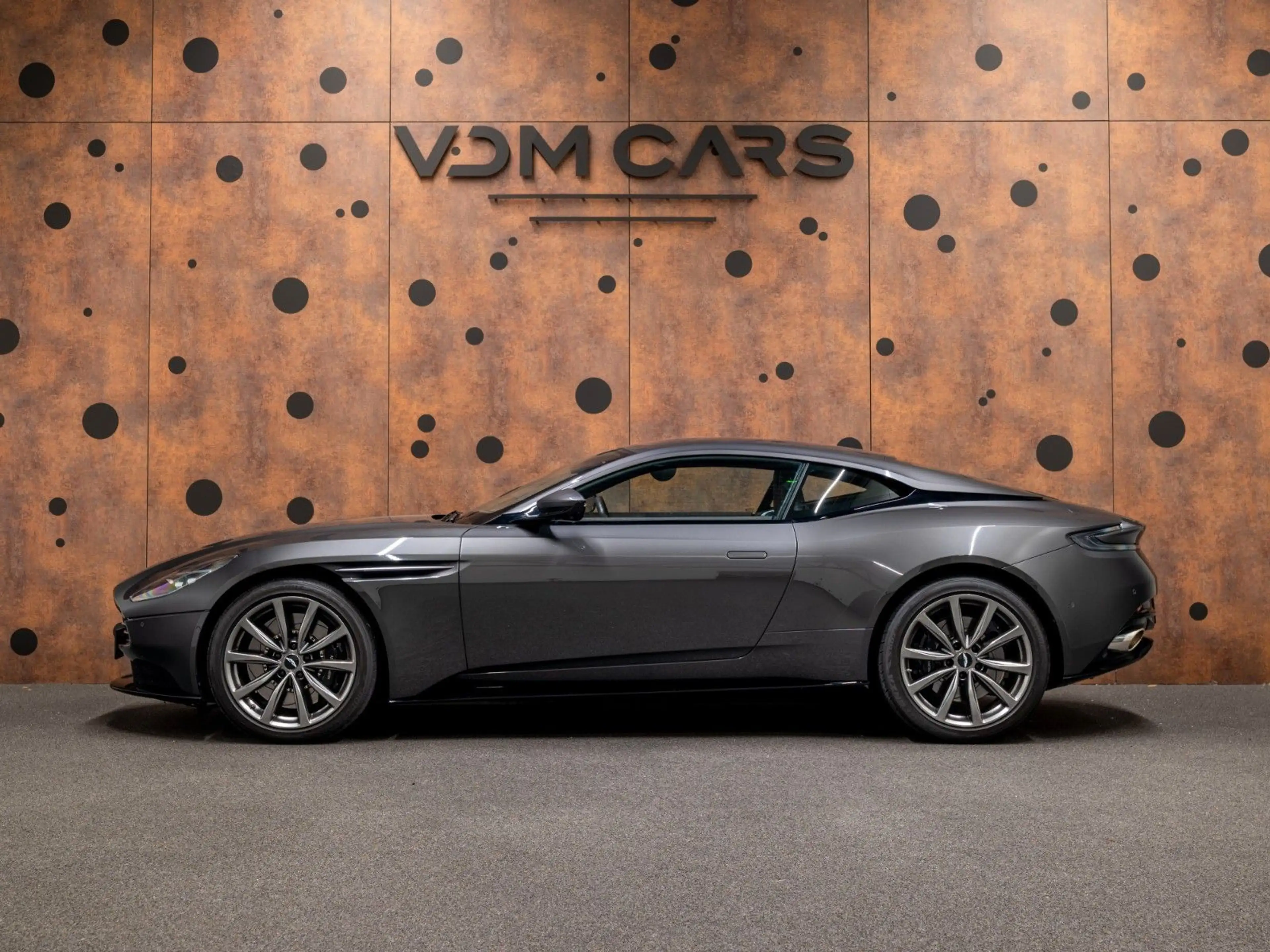 Aston Martin DB11 4.0 V8*9.564 km *INSPEKTION NEU*B&O*360* — photo 2