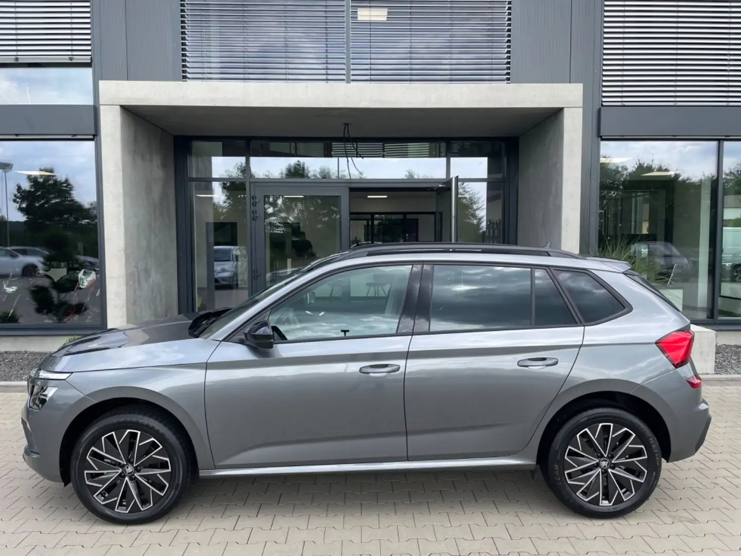 Skoda Kamiq 1.0 TSI DSG Selection/Kamera/Sitzhzg/LED Grau - 2