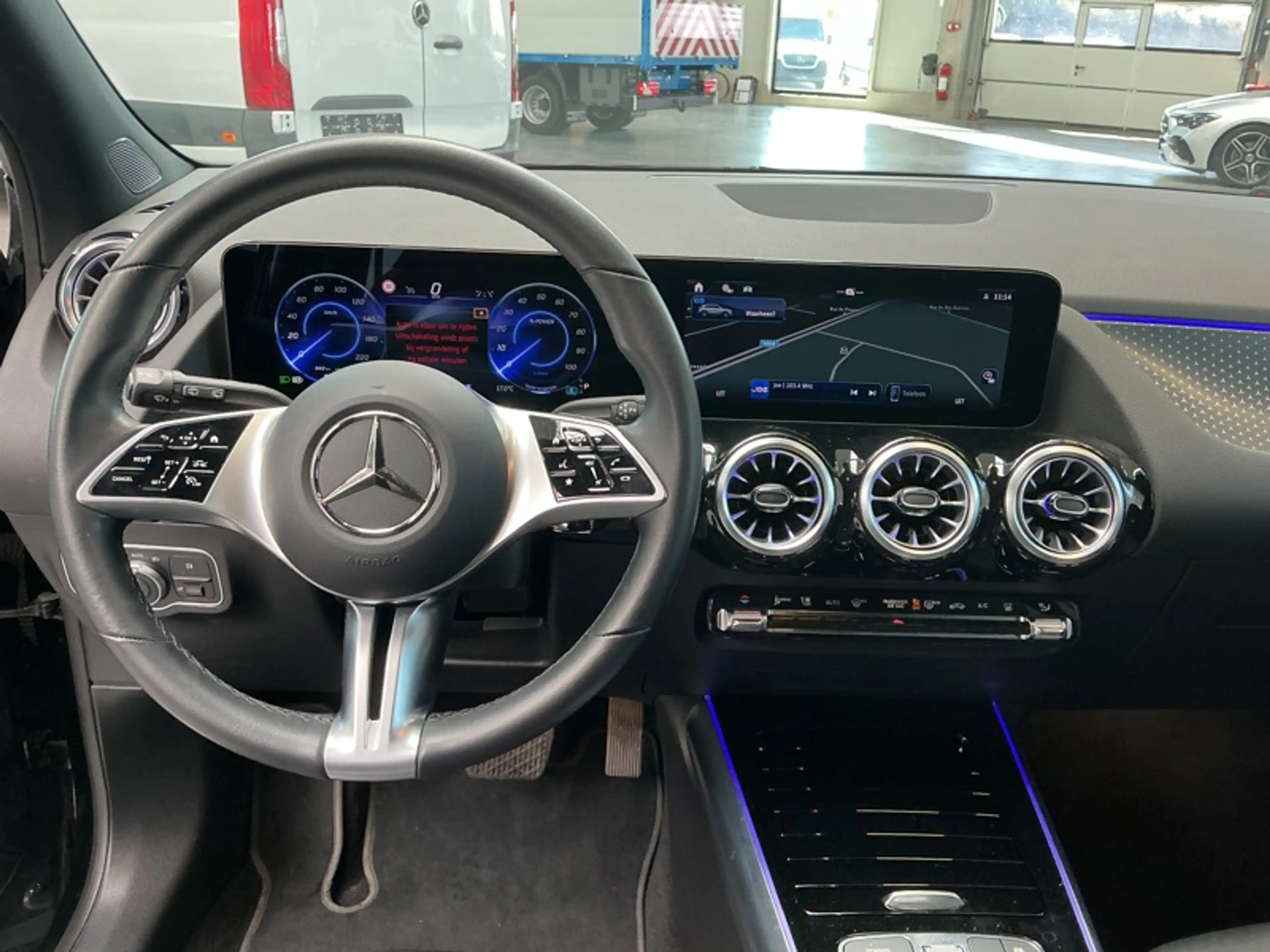 Mercedes-Benz EQA 250 + Luxury Line — photo 3