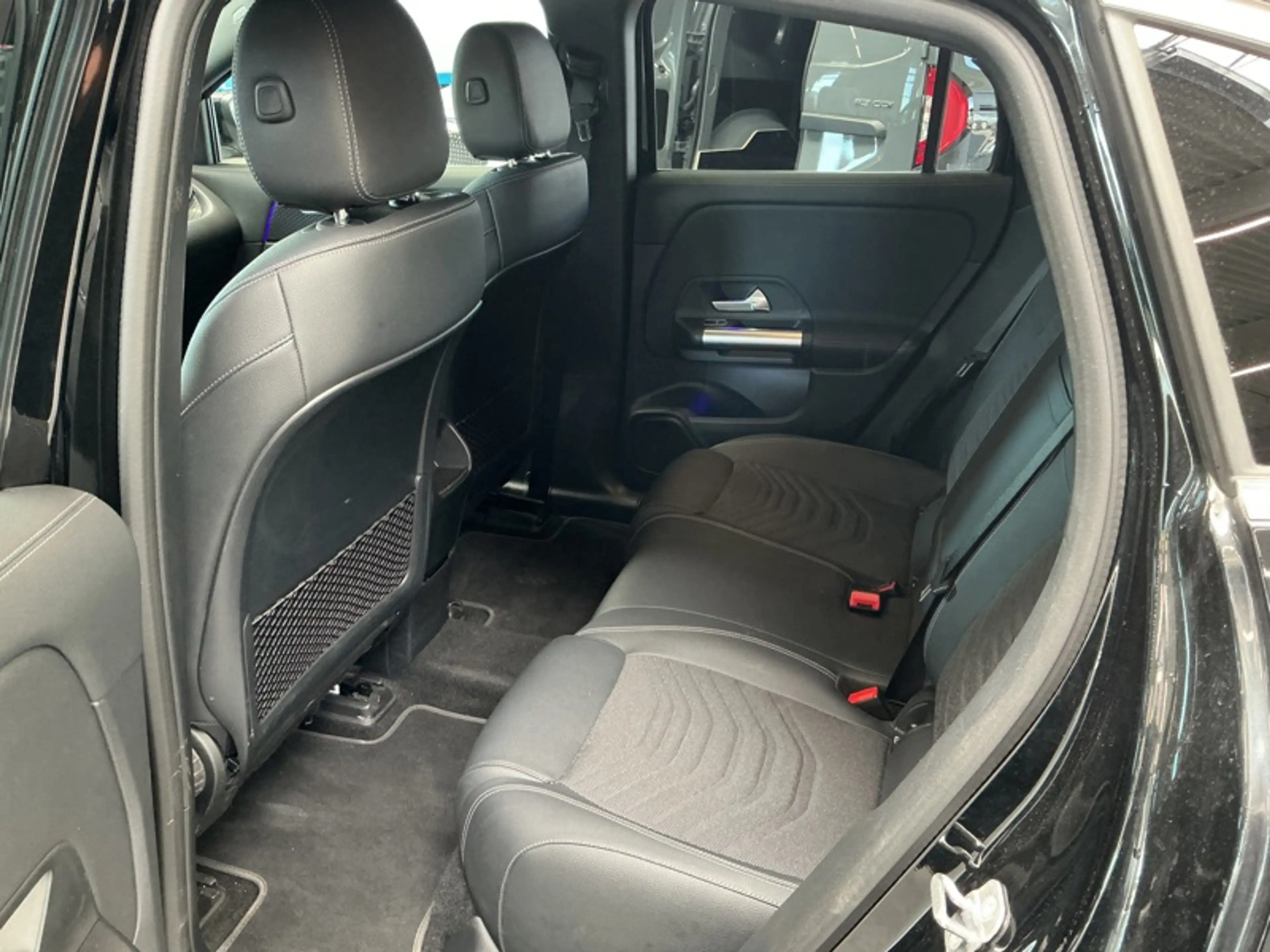 Mercedes-Benz EQA 250 + Luxury Line — photo 10