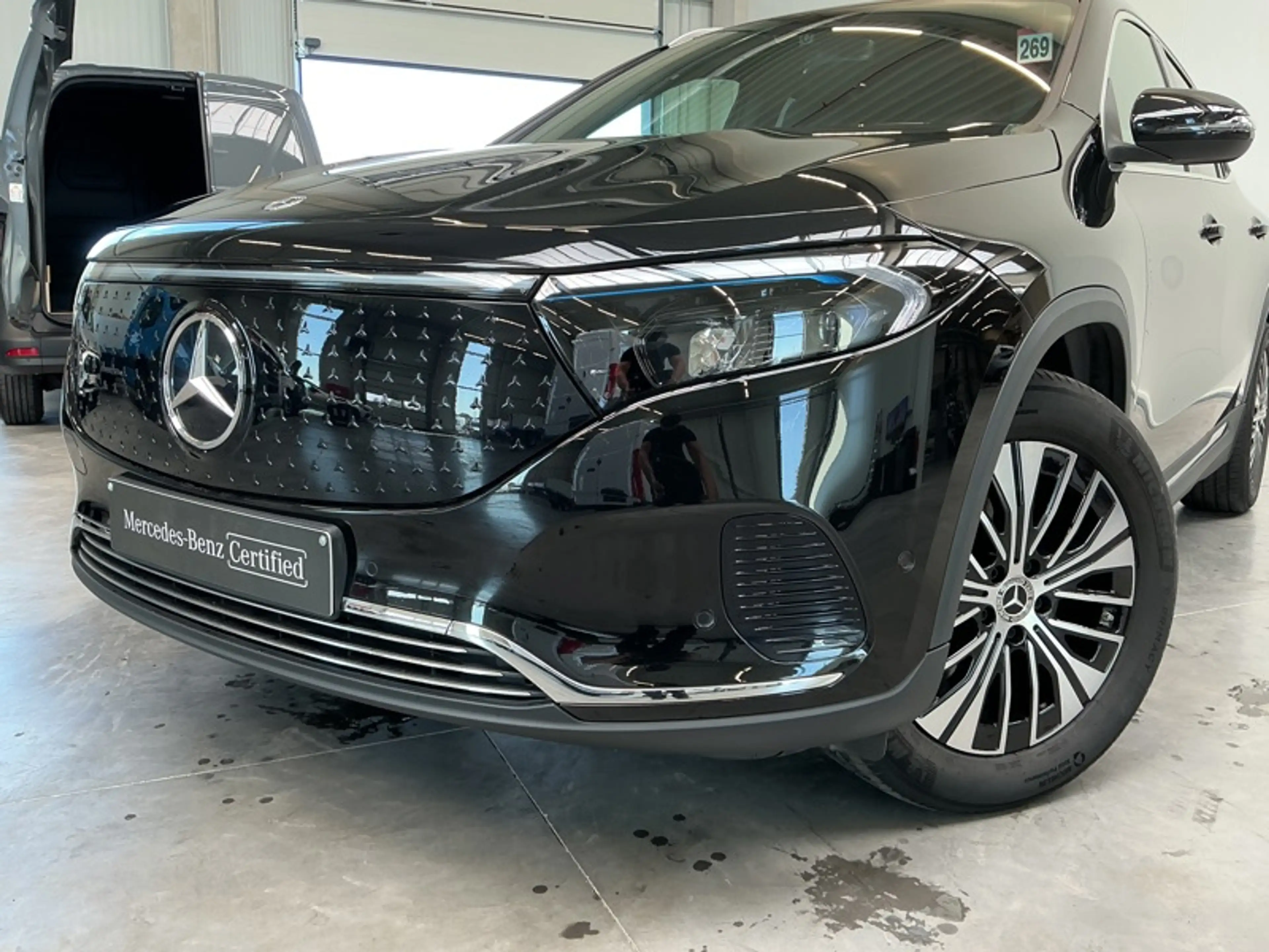 Mercedes-Benz EQA 250 + Luxury Line — photo 15
