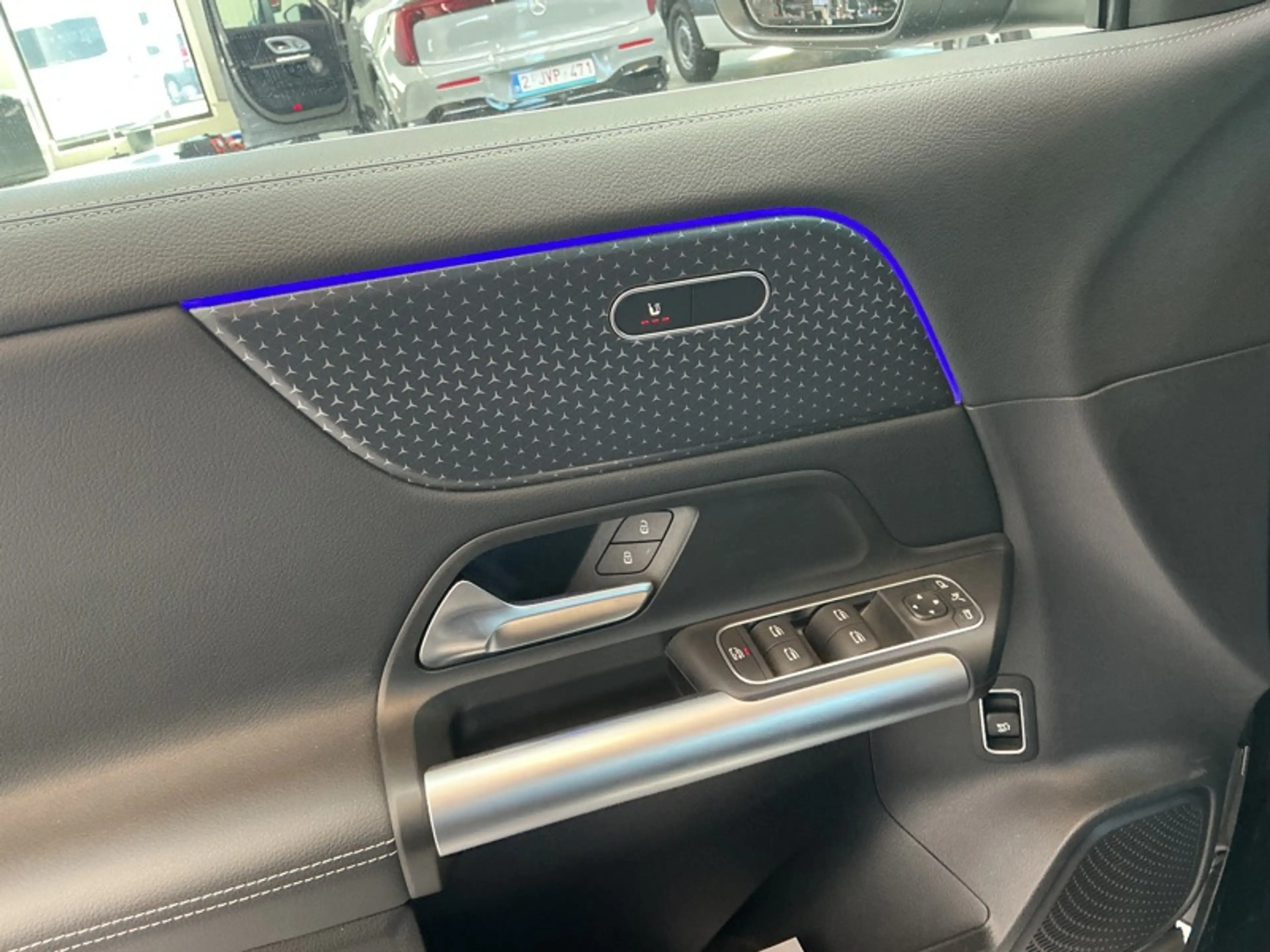 Mercedes-Benz EQA 250 + Luxury Line — photo 13