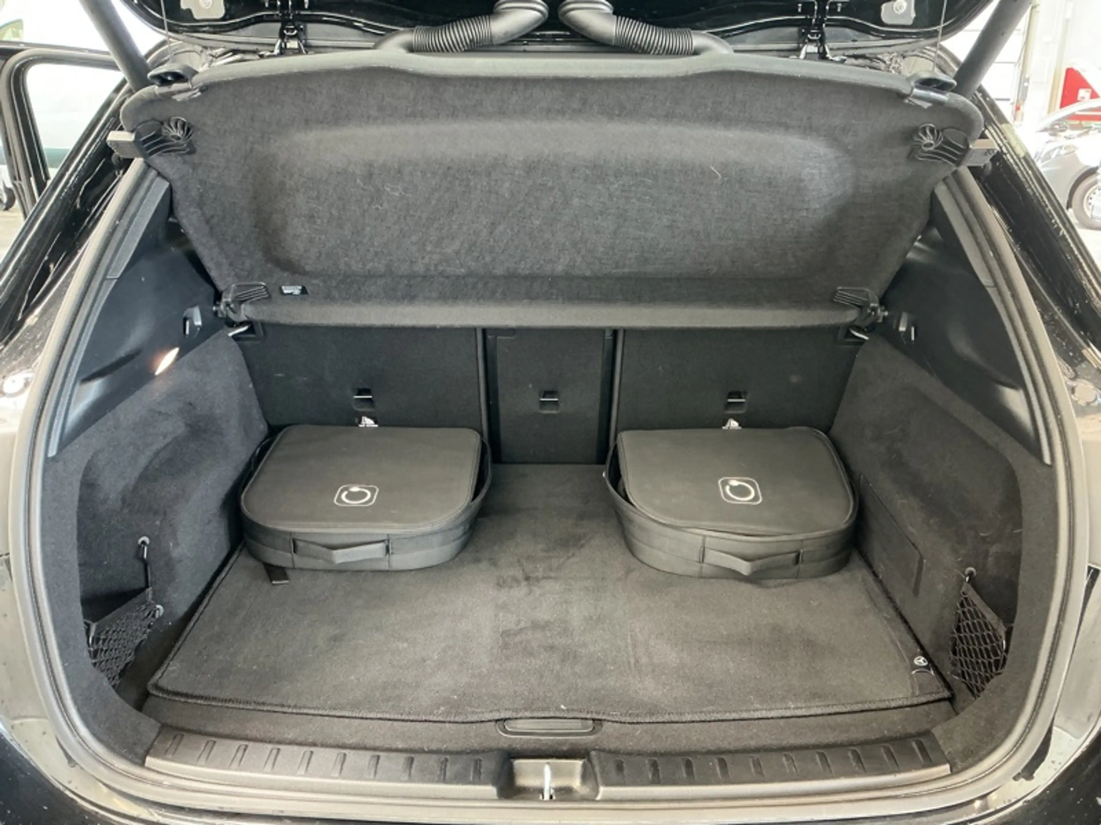 Mercedes-Benz EQA 250 + Luxury Line — photo 11