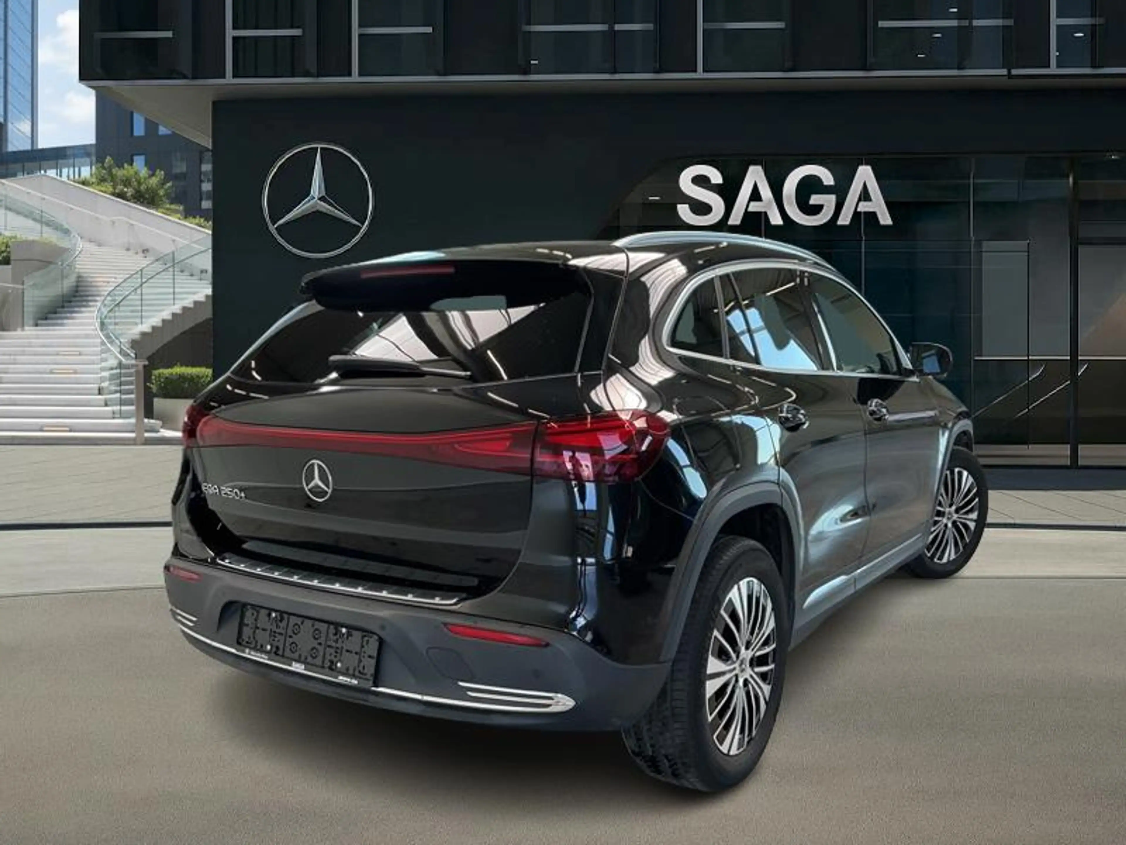 Mercedes-Benz EQA 250 + Luxury Line — photo 2