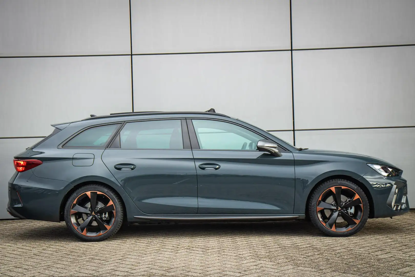 CUPRA Leon Sportstourer 1.5 TSI e-Hybrid 204pk Business | Pan Blauw - 2