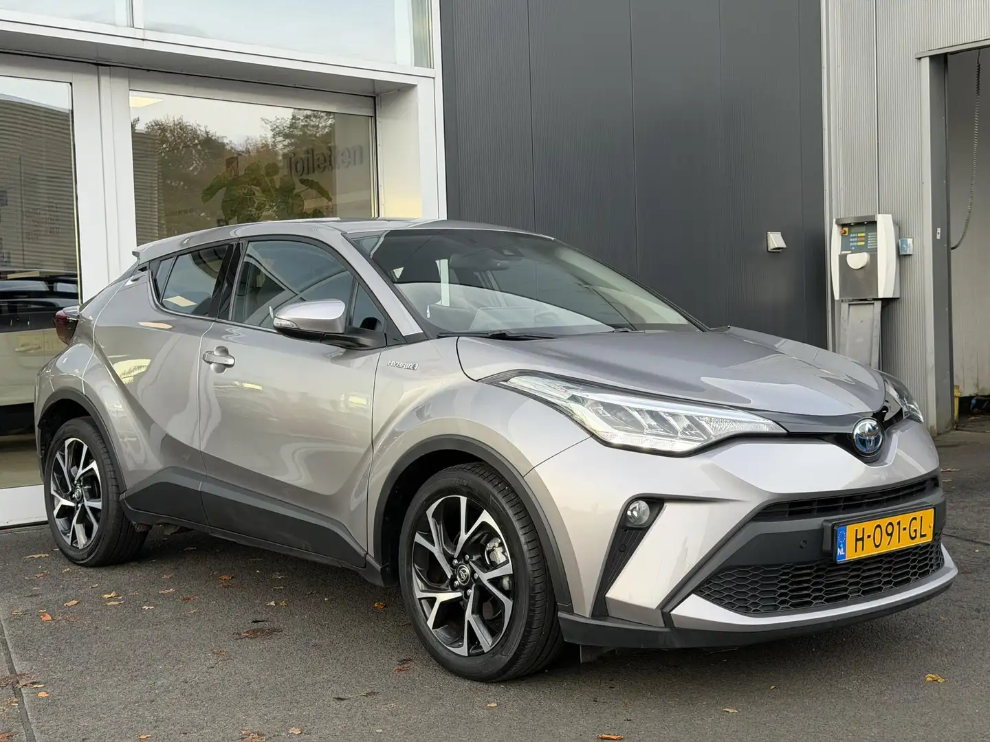 Toyota C-HR 1.8 Hybrid Dynamic Gris - 2