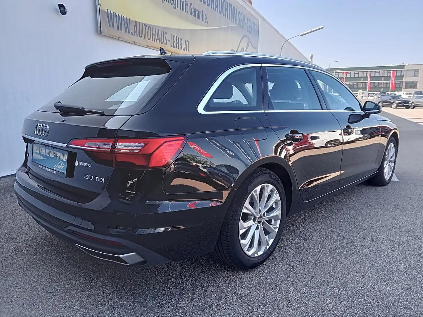 Audi A4 Avant 30 TDI S-tronic Nero - 2