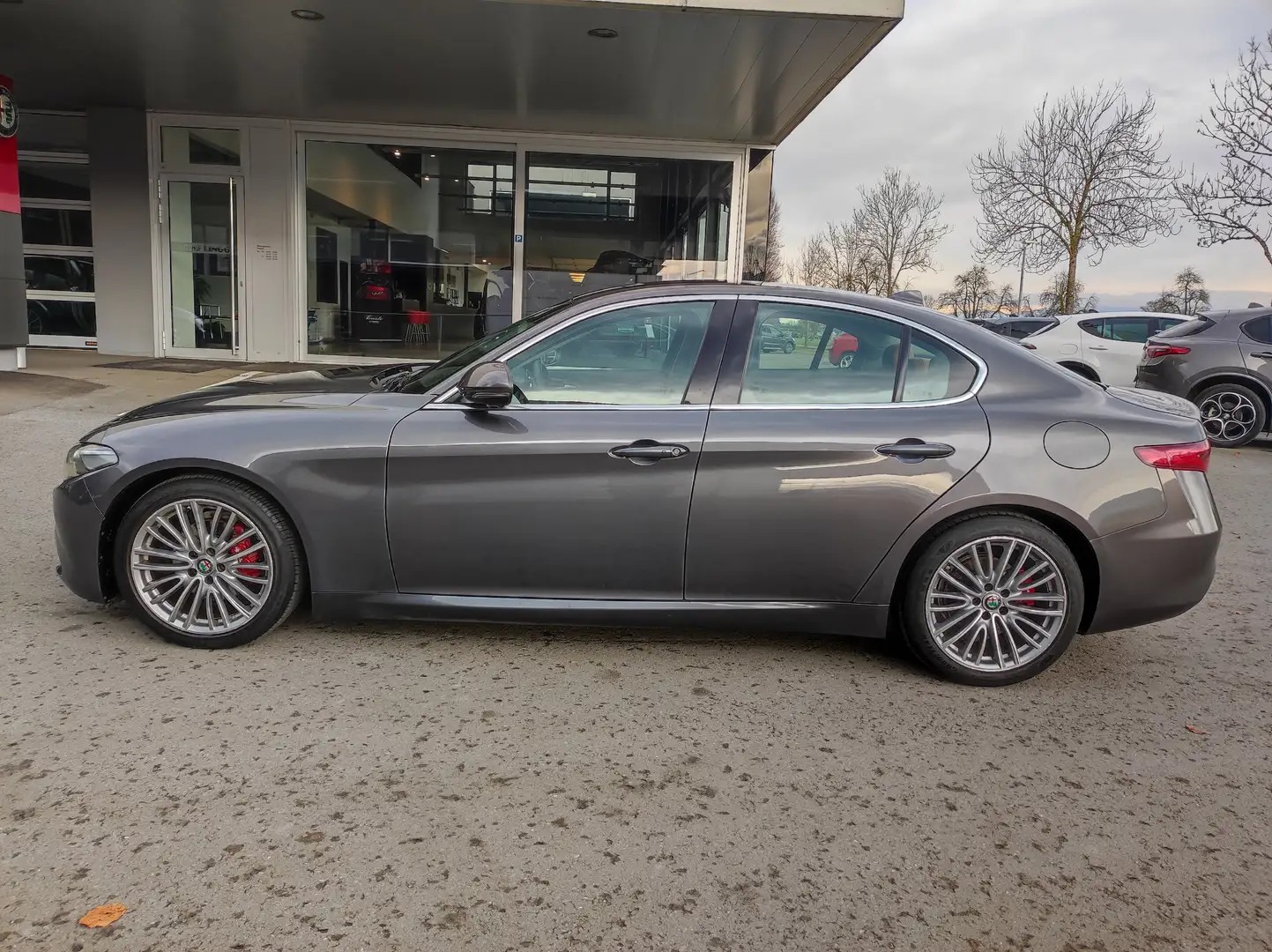 Alfa Romeo Giulia Super 2,2 180 RWD Automatik Grau - 2