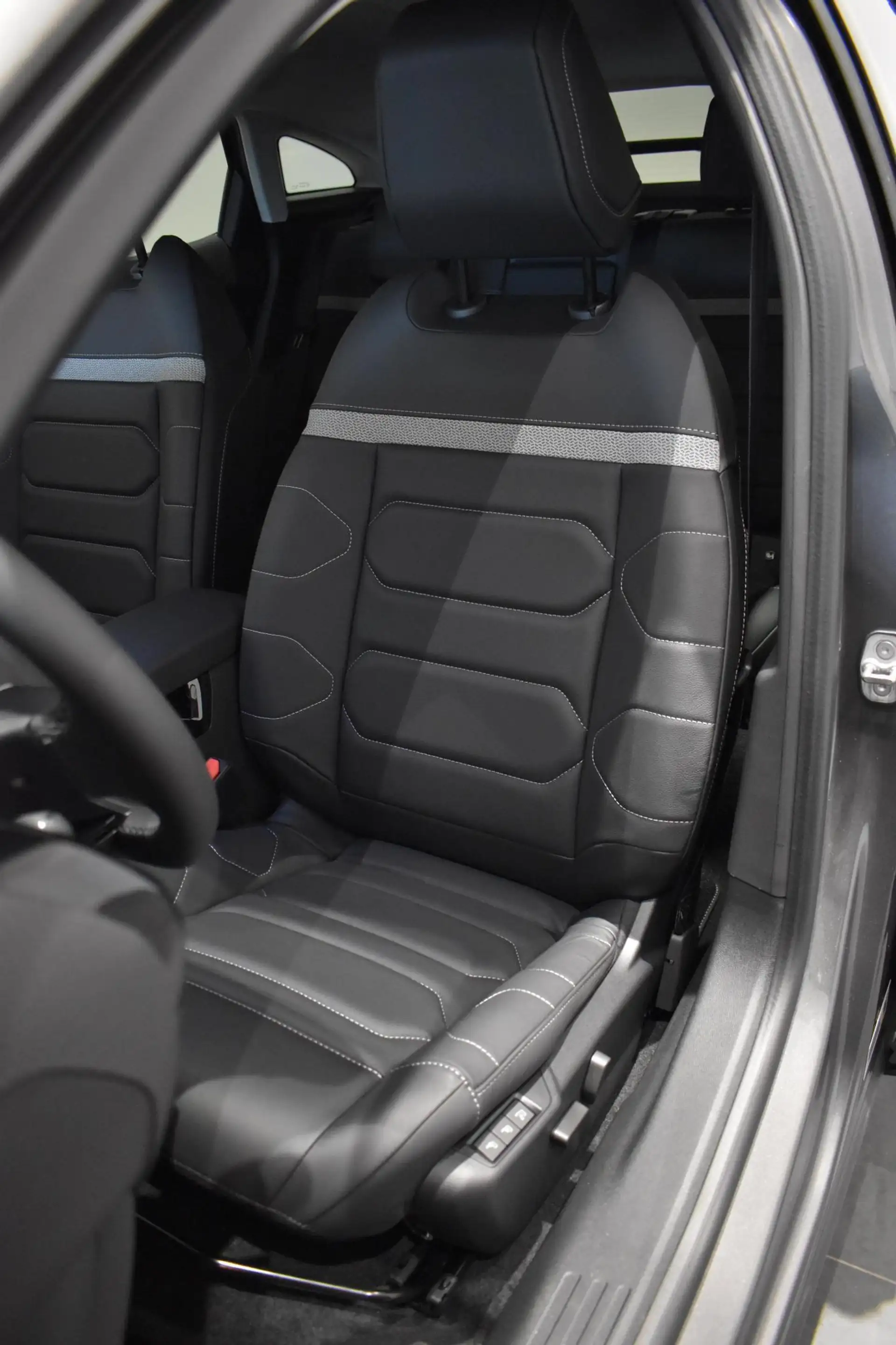 Citroen E-C4 Electric Shine 50 kWh Camera/ leder & verwarmde massage sto — photo 10