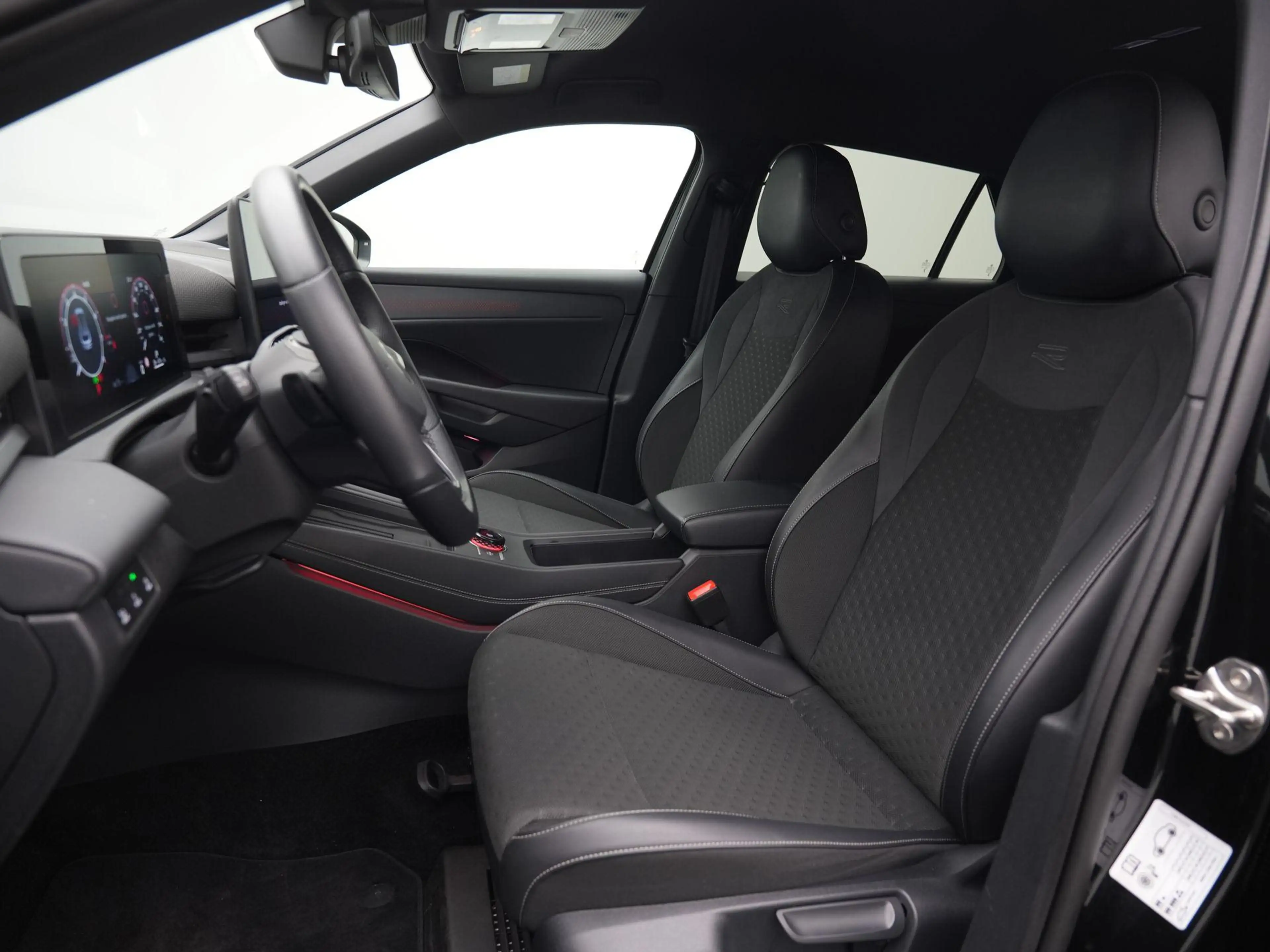 Volkswagen T-Roc 1.5 eTsi 150pk R-Line First Edition | Adaptive Cru — photo 8