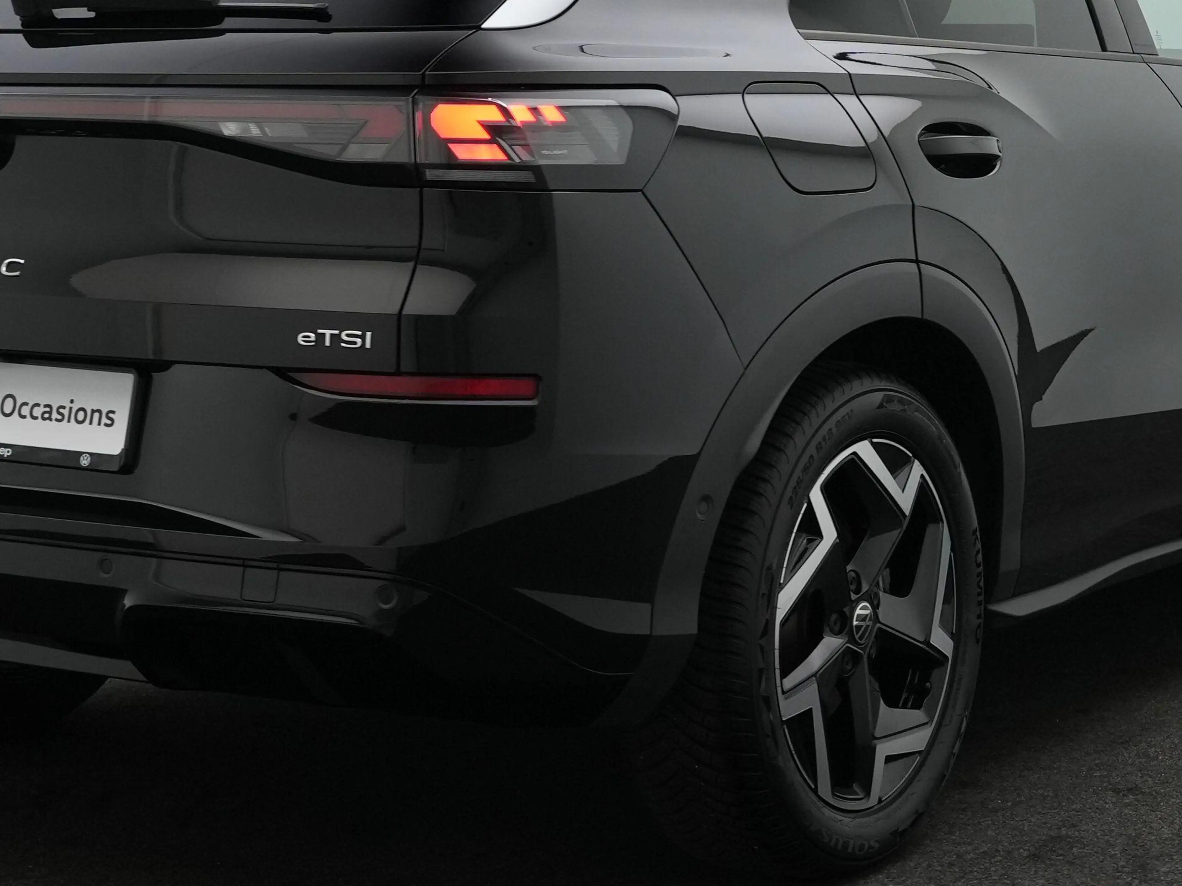 Volkswagen T-Roc 1.5 eTsi 150pk R-Line First Edition | Adaptive Cru — photo 15