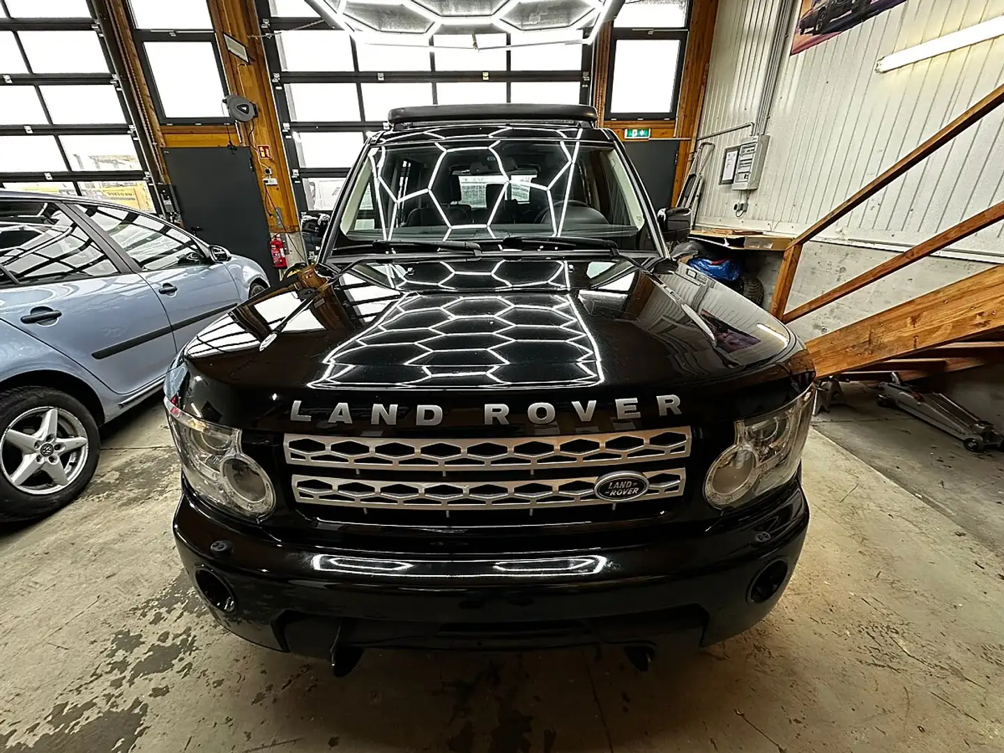 Land Rover Discovery 4 3,0 SDV6 HSE DPF Aut. Schwarz - 1