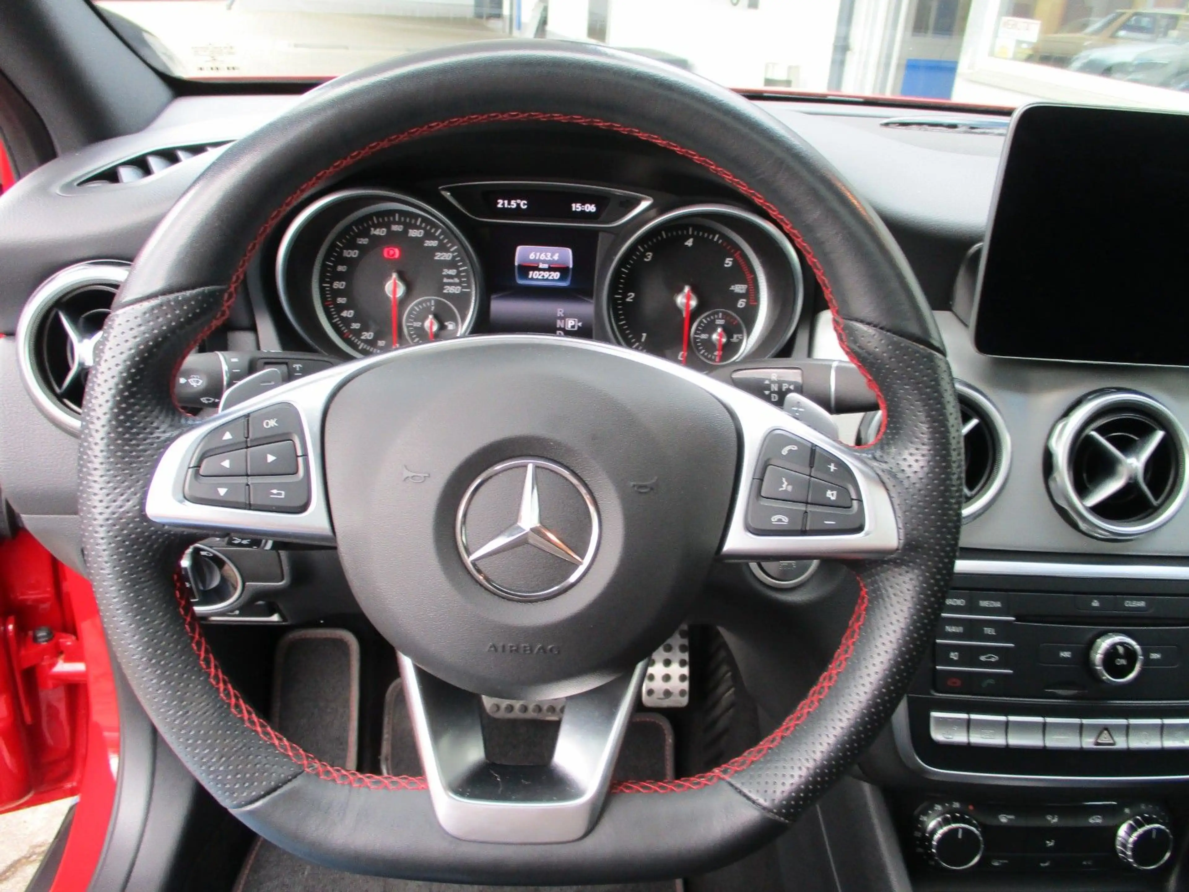 Mercedes-Benz GLA 200 +AHK+Allrad+AMG+2. Hand+Panorama — photo 15