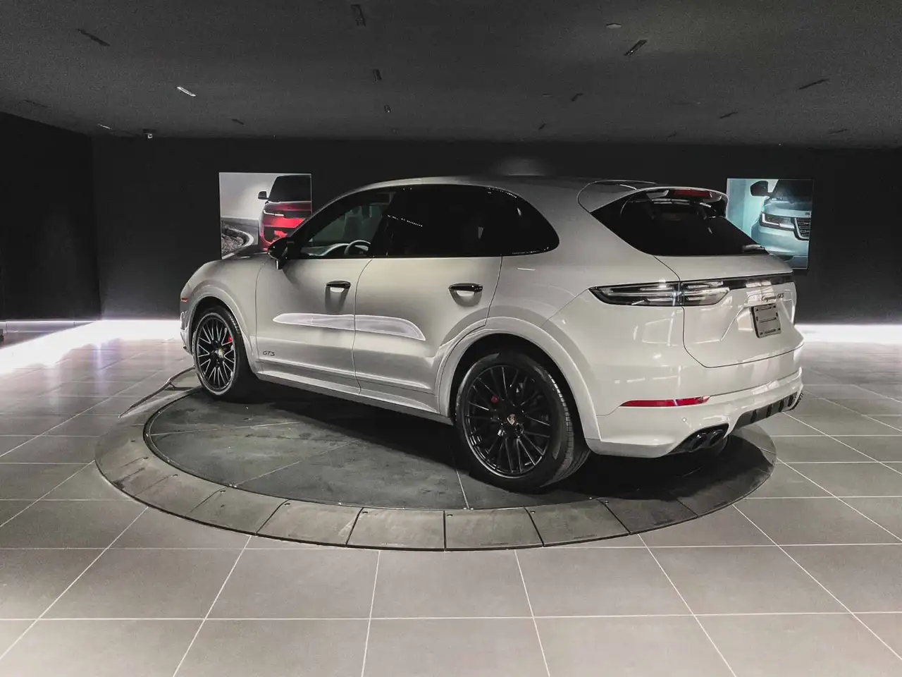 Porsche Cayenne снимка Porsche Cayenne