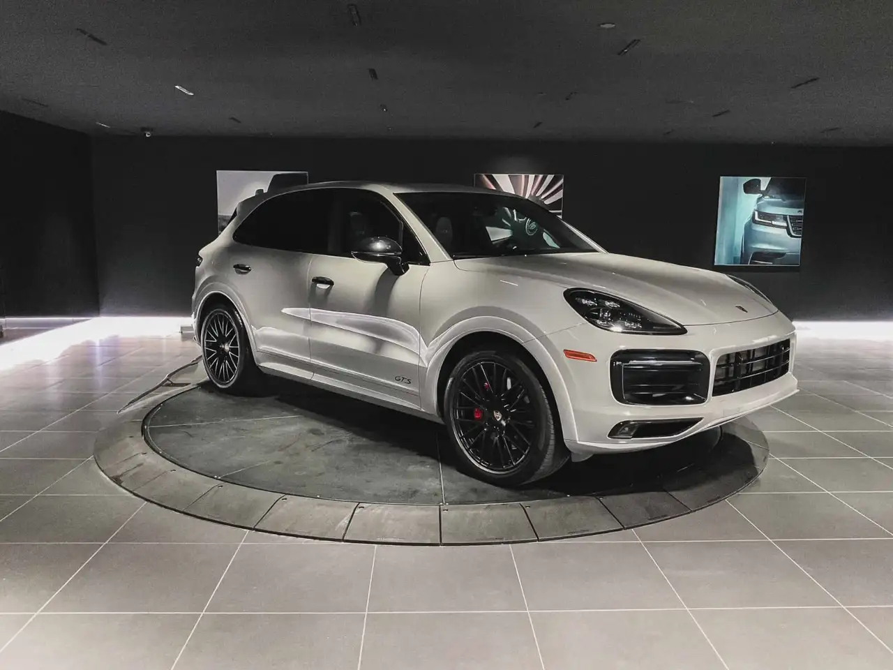 Porsche Cayenne снимка Porsche Cayenne