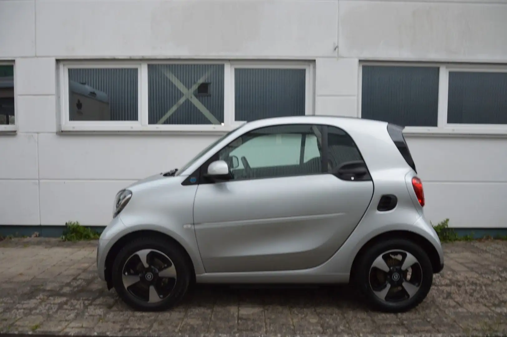 smart forTwo Coupe EQ* Silber - 2