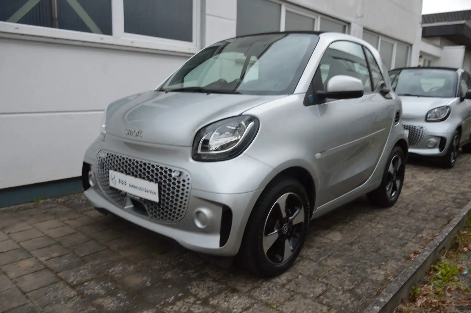 smart forTwo Coupe EQ* Silber - 1
