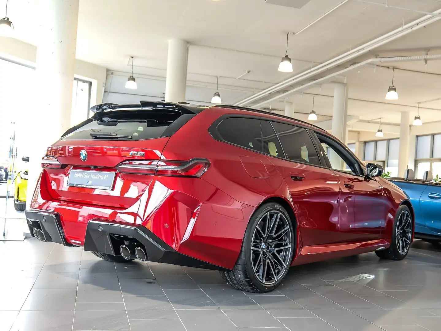 BMW M5 Touring Panorama DAProf AHK Sitzlüftung Rood - 2