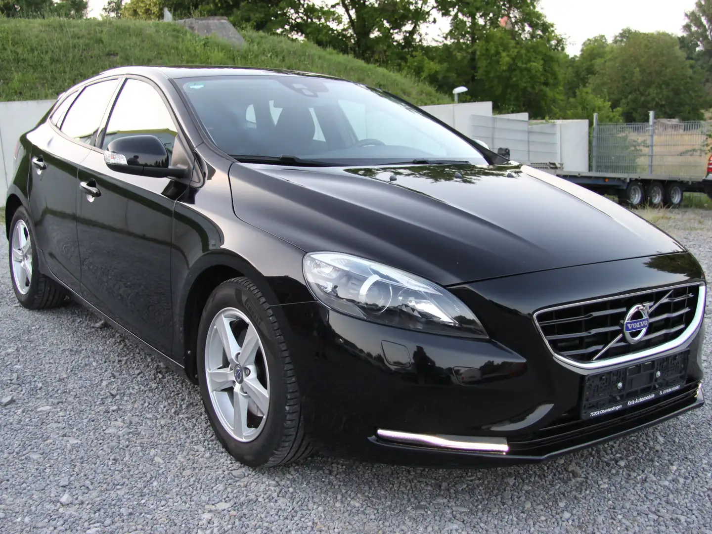 Volvo V40 AHK*Klima*PDC*TÜV neu Schwarz - 1