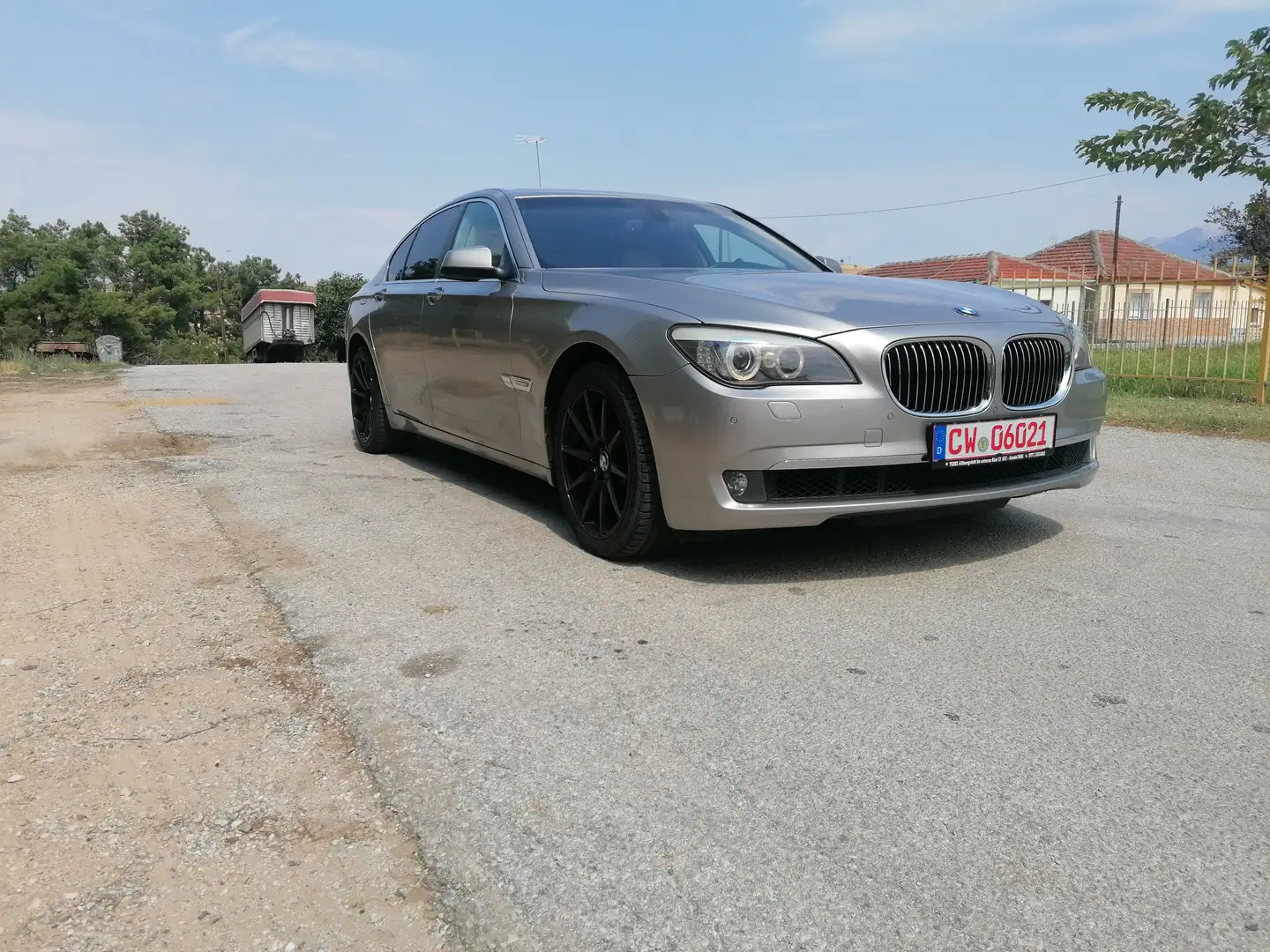 BMW 750 750i / TÜV 09-2026 / Vollausstattung Gri - 2