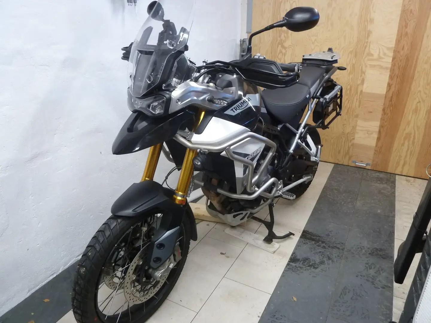 Triumph Tiger 900 Rally Pro crna - 2