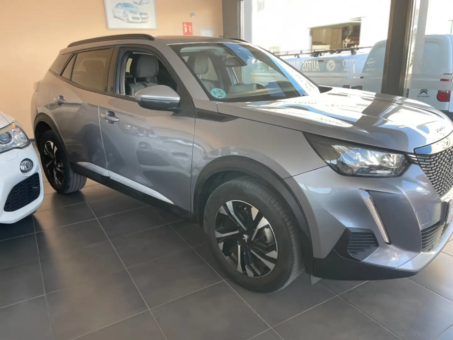 Peugeot 2008 1.5BlueHDi S&S Allure EAT8 130 Gris - 2