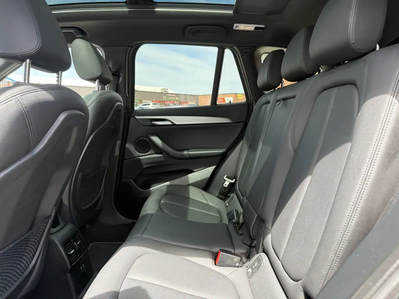 BMW X1 photo BMW X1