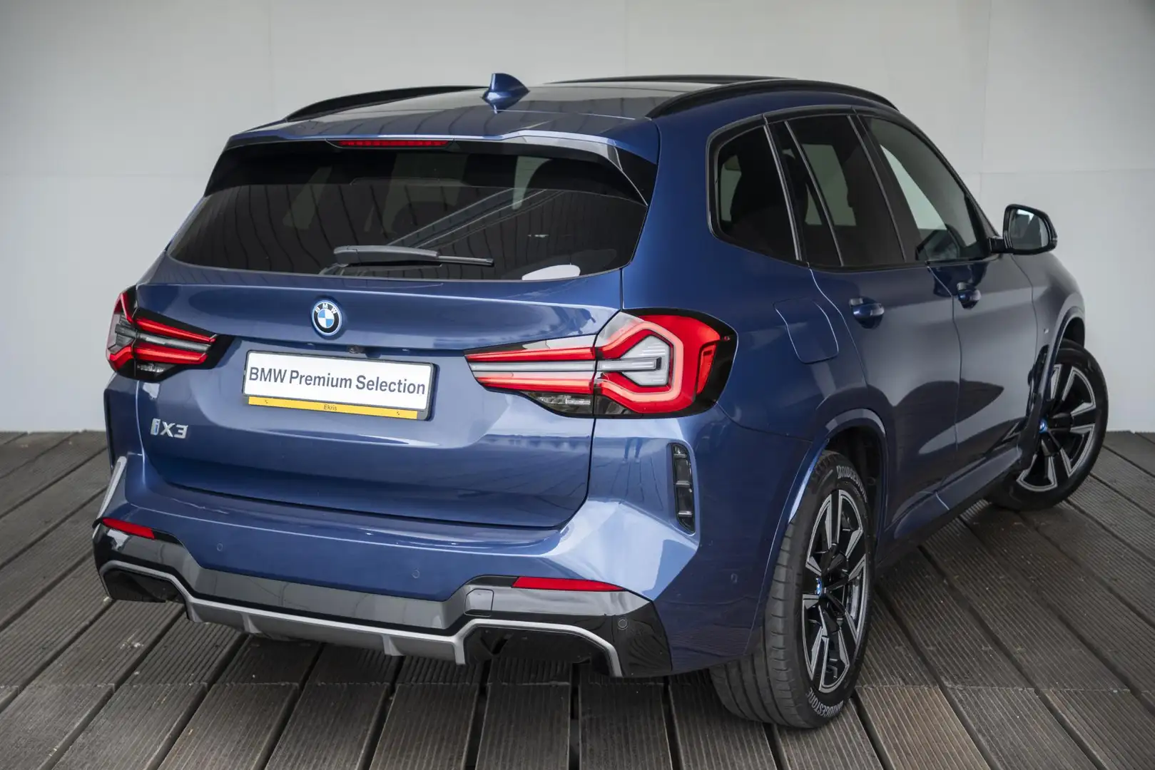 BMW iX3 Executive 80 kWh | Driving Assistant Professional Blauw - 2