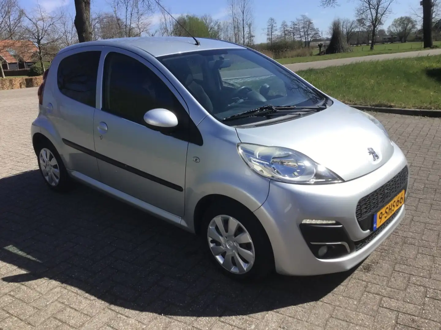 Peugeot 107 1.0 ACTIVE Grijs - 2