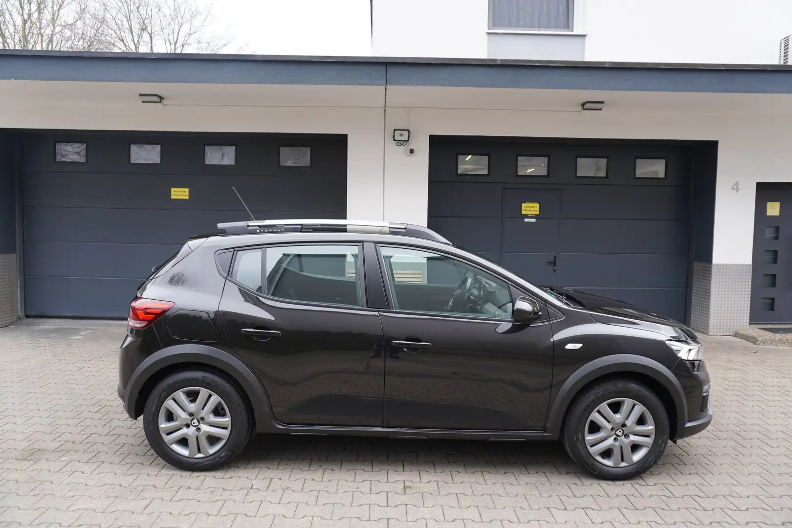 Dacia Sandero 1.0 TCe Stepway Comfort KLIMA+NAVI+KAMERA+47.Tkm Noir - 2